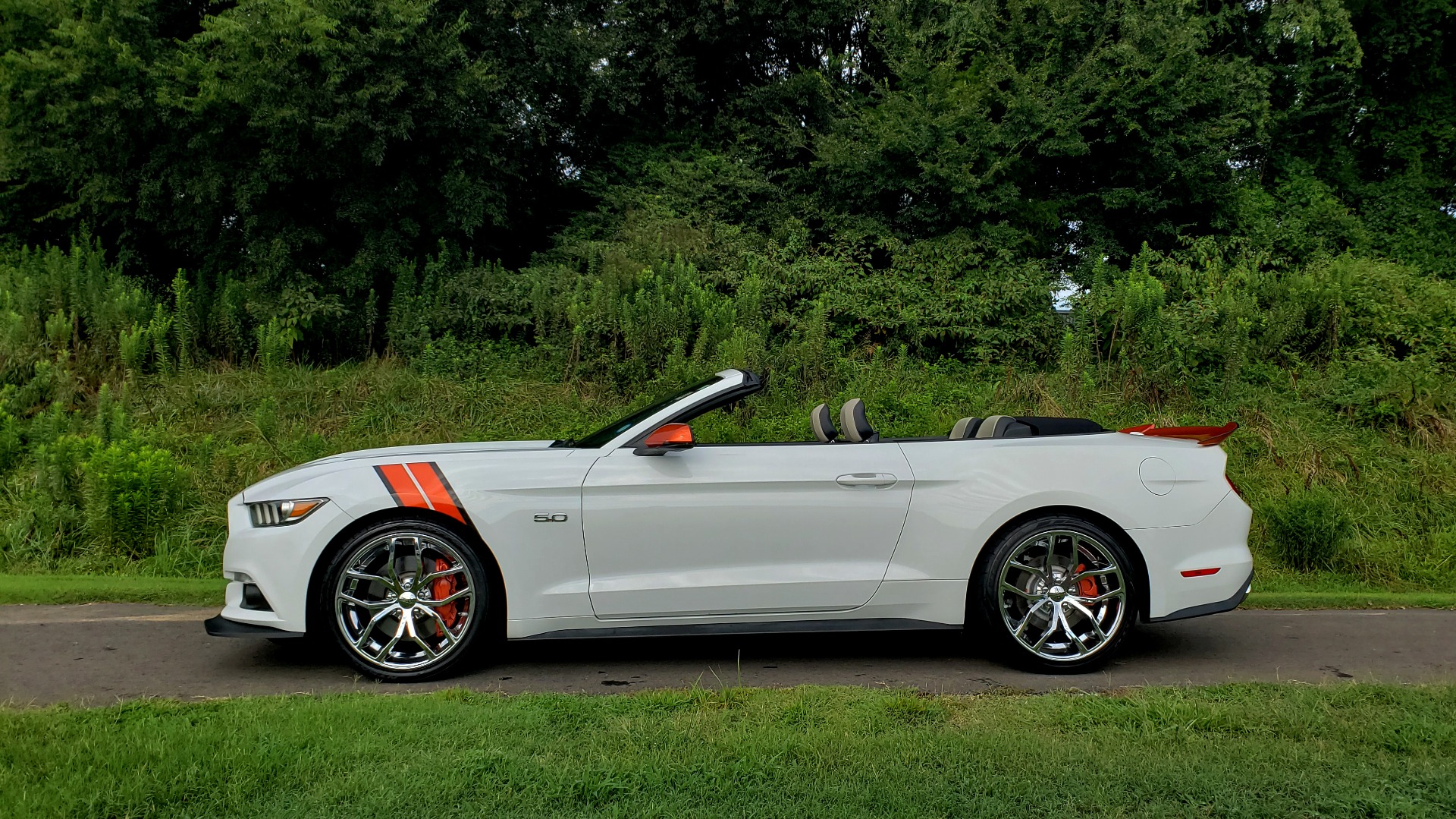 Used 2017 Ford MUSTANG GT PREMIUM CONV / 5.0L V8 / 6-SPD AUTO / NAV / HTD STS / REARVIEW for sale Sold at Formula Imports in Charlotte NC 28227 6