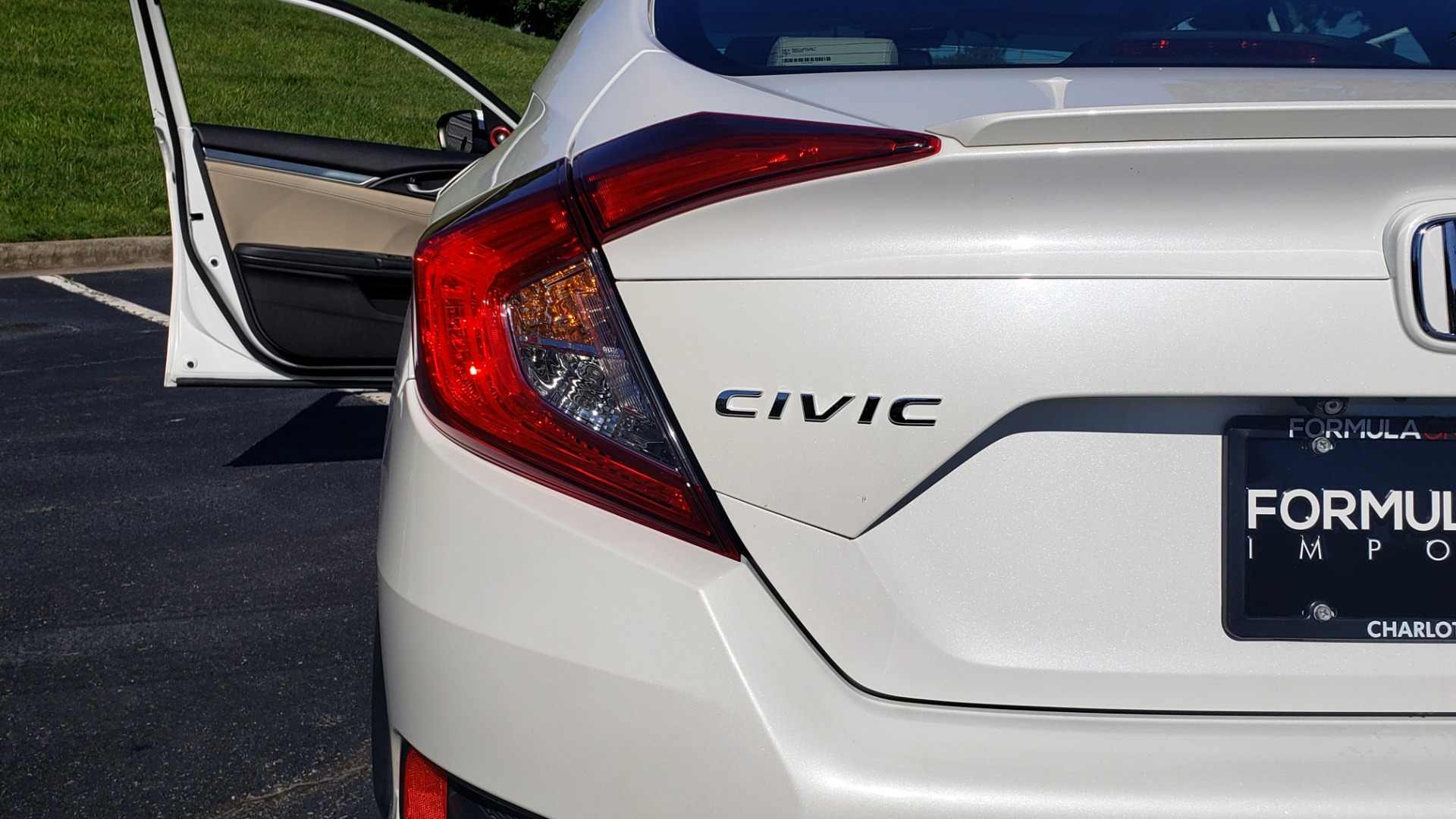 Used 2016 Honda CIVIC SEDAN TOURING / NAV / SUNROOF / REARVIEW / HEATED SEATS for sale Sold at Formula Imports in Charlotte NC 28227 16