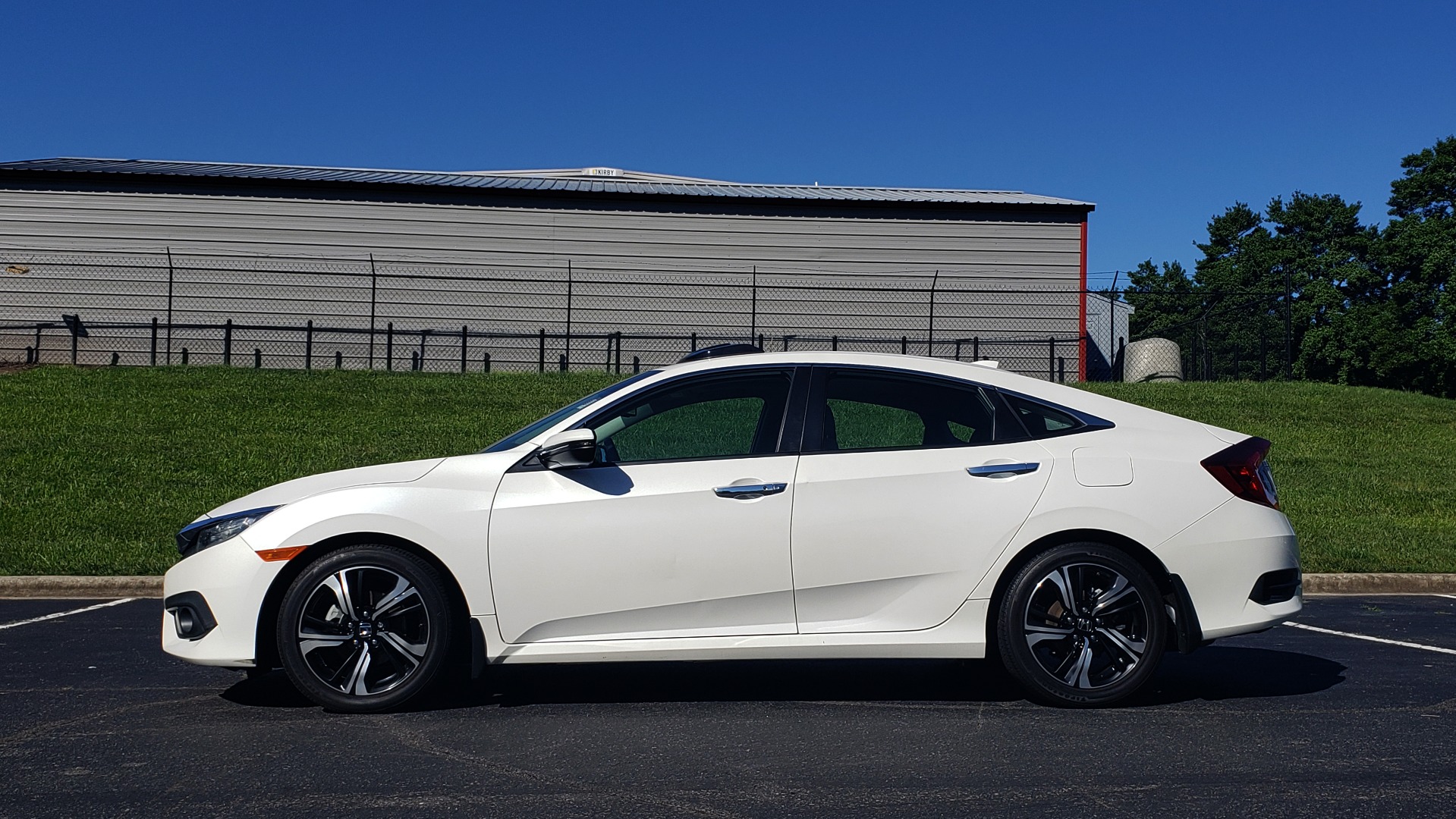 Used 2016 Honda CIVIC SEDAN TOURING / NAV / SUNROOF / REARVIEW / HEATED SEATS for sale Sold at Formula Imports in Charlotte NC 28227 2