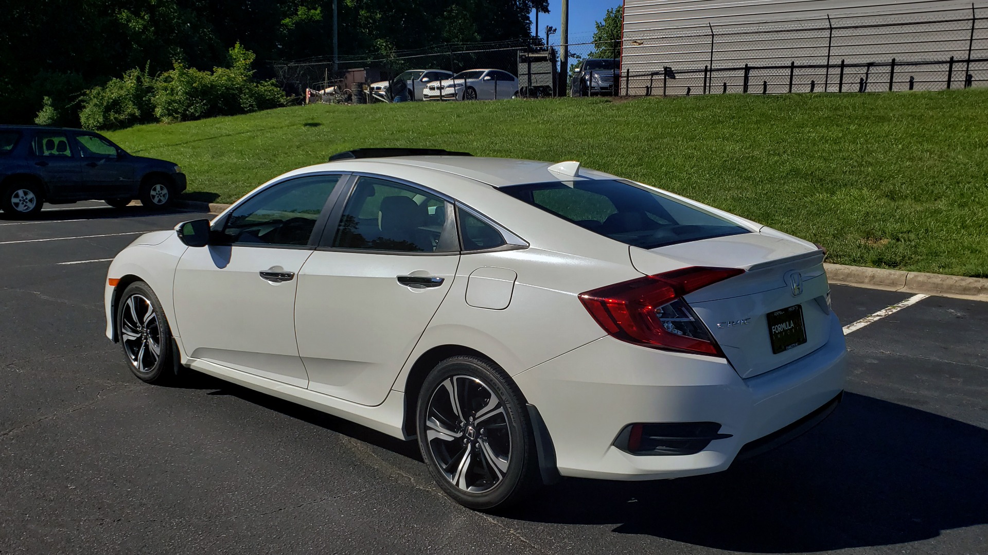 Used 2016 Honda CIVIC SEDAN TOURING / NAV / SUNROOF / REARVIEW / HEATED SEATS for sale Sold at Formula Imports in Charlotte NC 28227 3