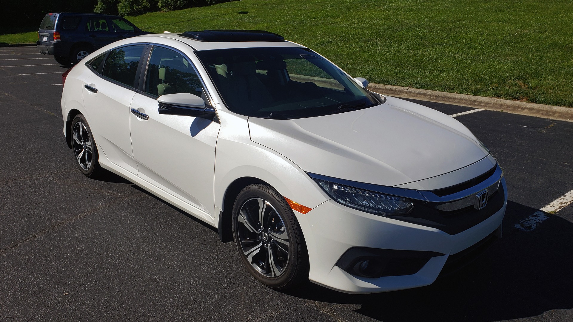 Used 2016 Honda CIVIC SEDAN TOURING / NAV / SUNROOF / REARVIEW / HEATED SEATS for sale Sold at Formula Imports in Charlotte NC 28227 4