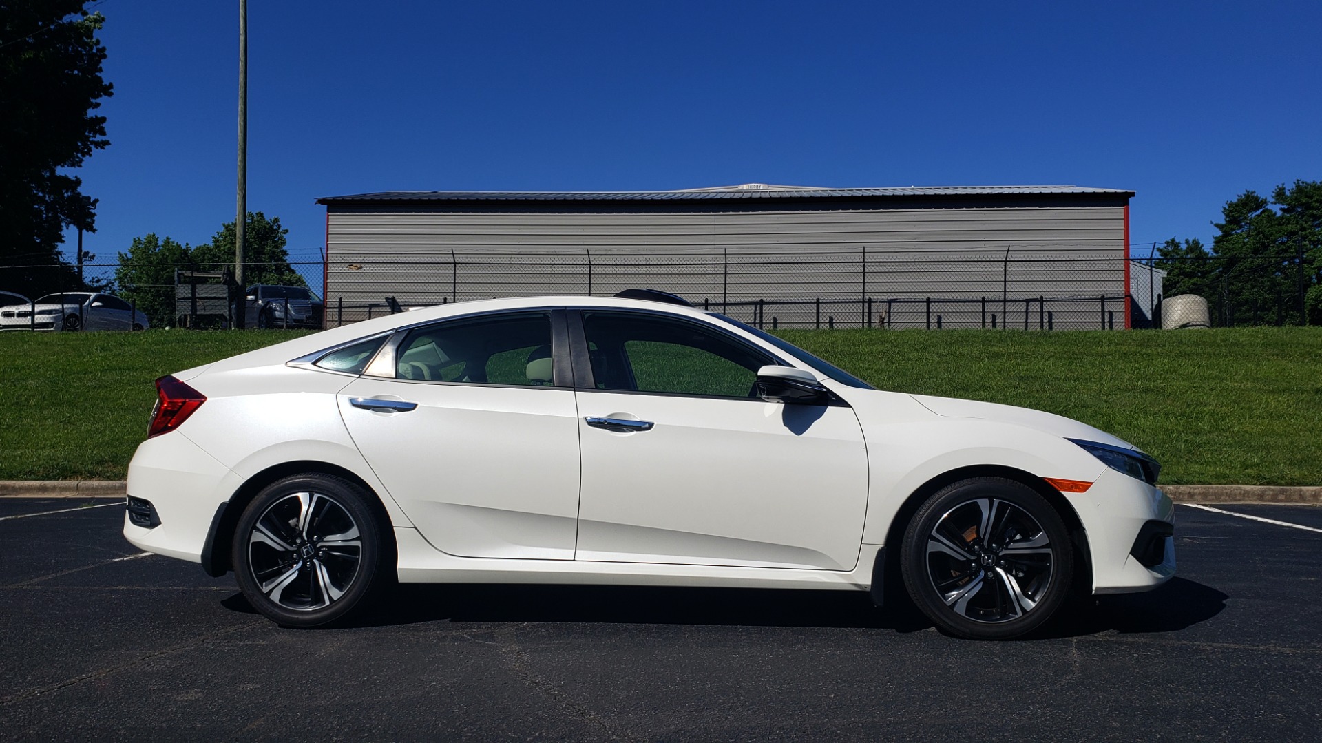 Used 2016 Honda CIVIC SEDAN TOURING / NAV / SUNROOF / REARVIEW / HEATED SEATS for sale Sold at Formula Imports in Charlotte NC 28227 5