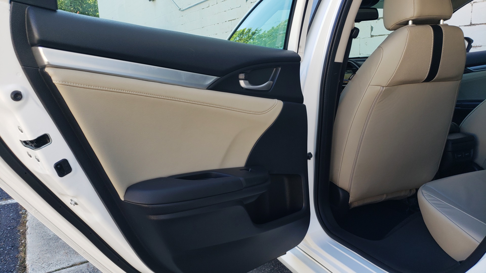 Used 2016 Honda CIVIC SEDAN TOURING / NAV / SUNROOF / REARVIEW / HEATED SEATS for sale Sold at Formula Imports in Charlotte NC 28227 52