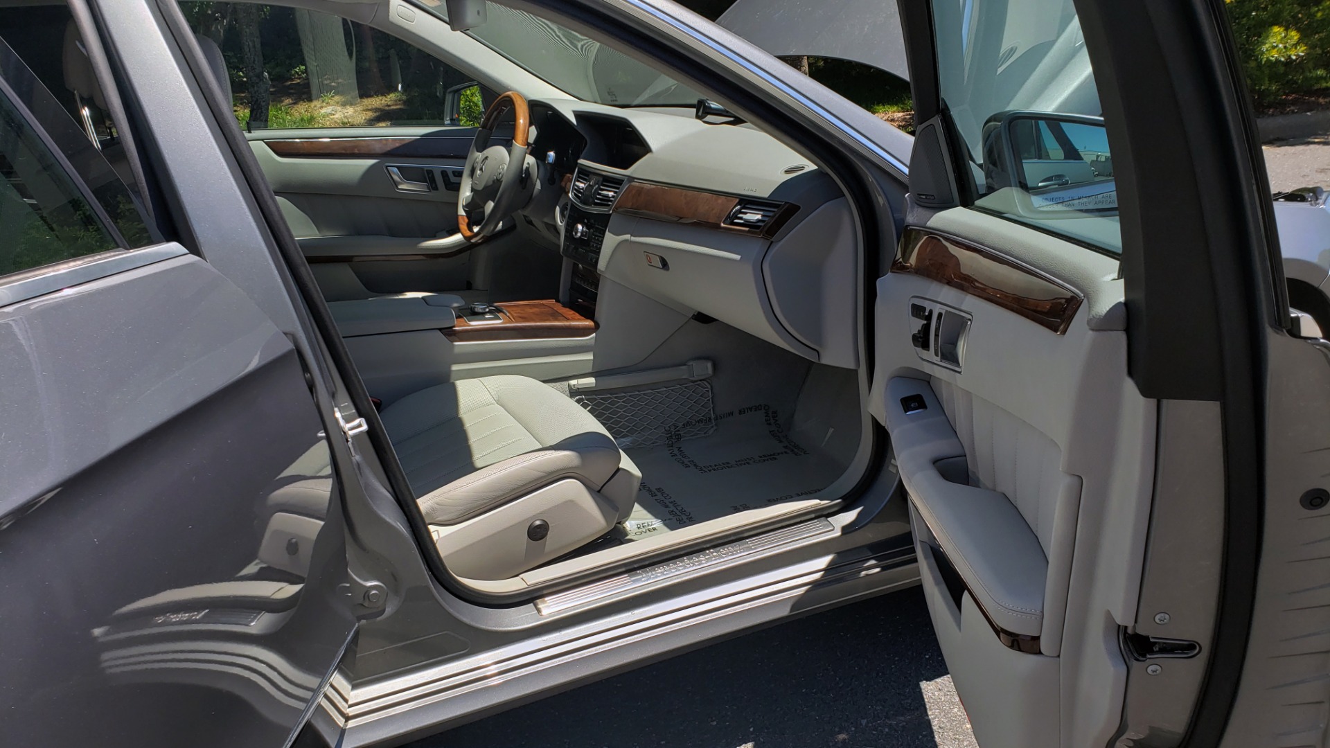 Used 2013 Mercedes-Benz E-CLASS E 350 LUXURY 4MATIC WAGON / PREM PKG / SNRF / LANE TRACK for sale Sold at Formula Imports in Charlotte NC 28227 10