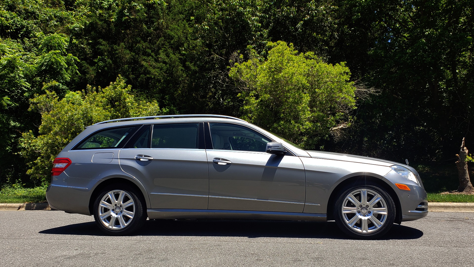 Used 2013 Mercedes-Benz E-CLASS E 350 LUXURY 4MATIC WAGON / PREM PKG / SNRF / LANE TRACK for sale Sold at Formula Imports in Charlotte NC 28227 5