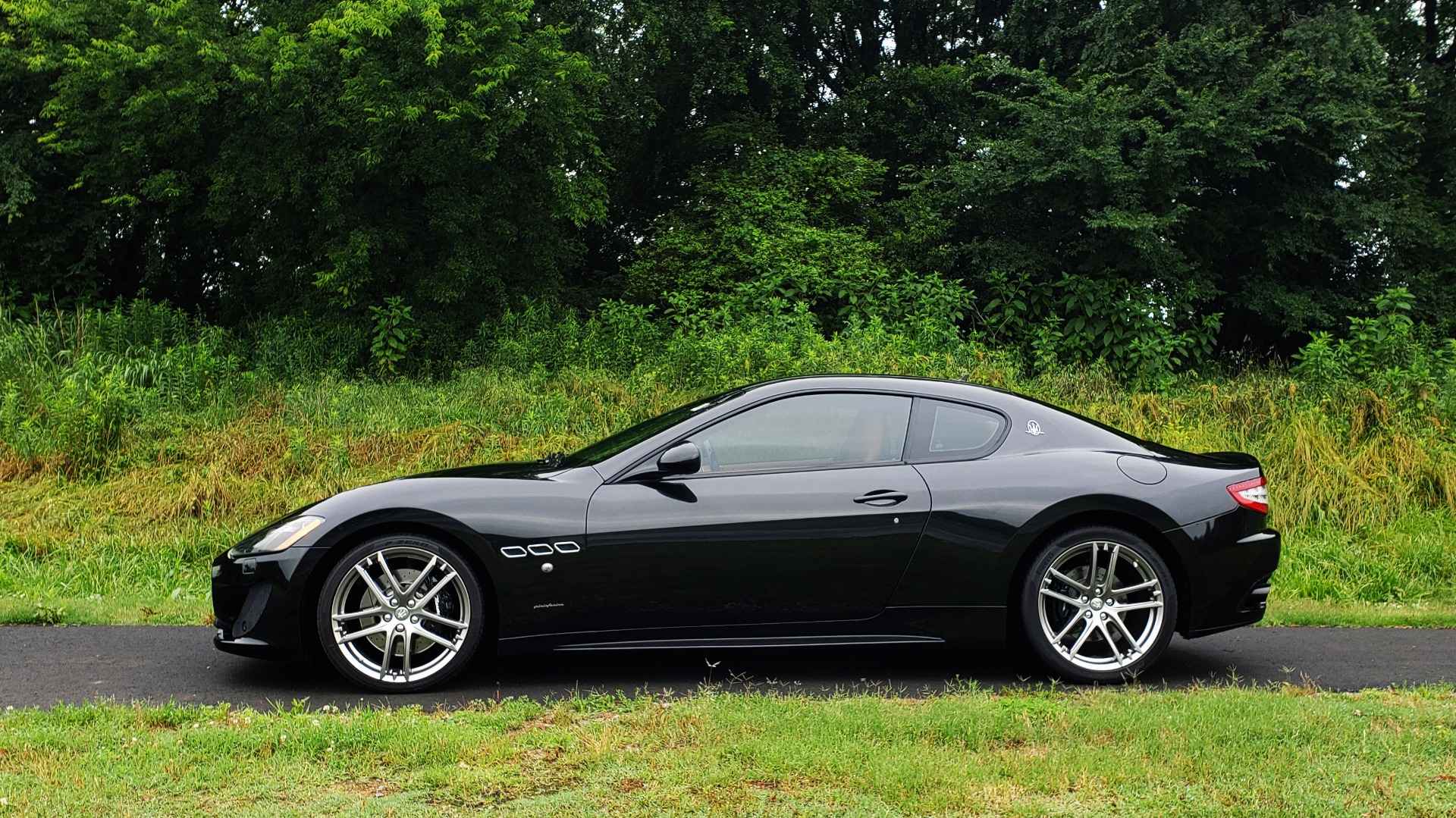 Used 2013 Maserati GRANTURISMO SPORT 4.7L V8 / BOSE / PARK ASSIST / 20IN WHEELS for sale Sold at Formula Imports in Charlotte NC 28227 4