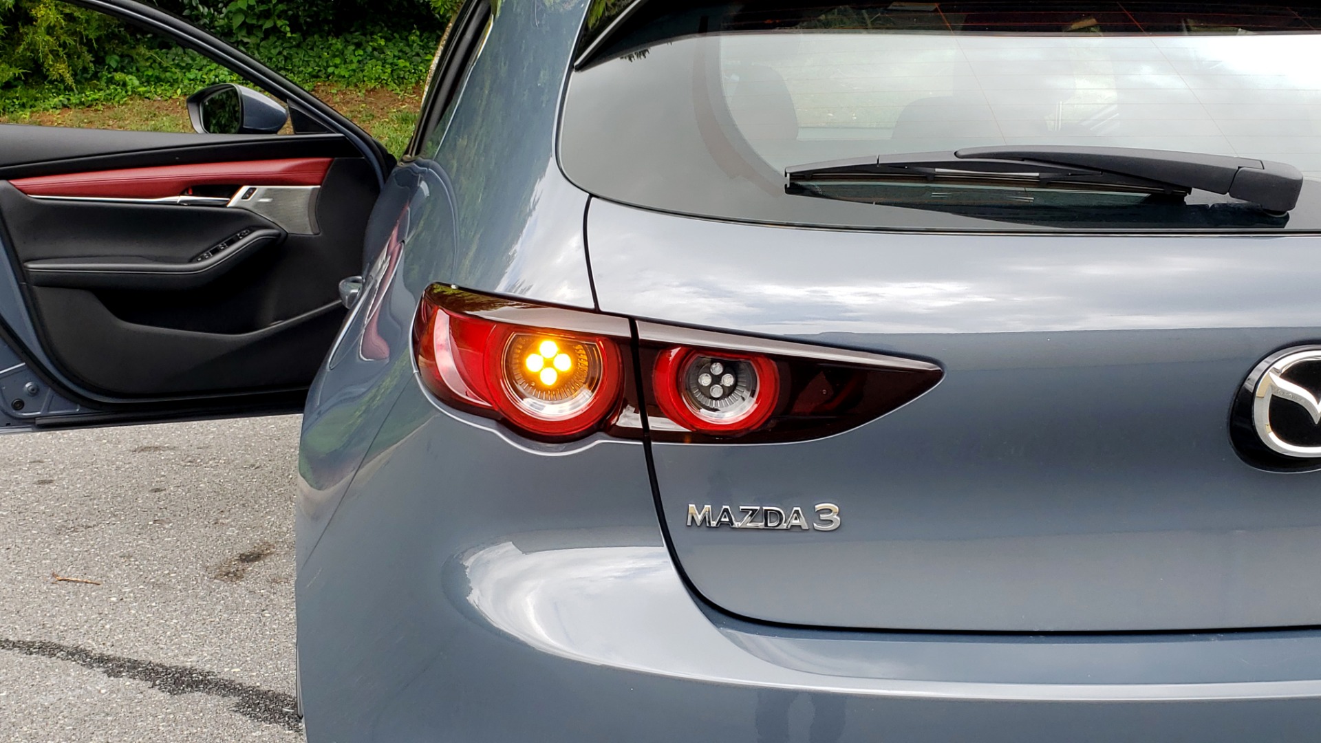 Used 2019 Mazda MAZDA3 HATCHBACK PREMIUM PKG / AUTO / 18IN BLACK ALLOY WHEELS / BOSE / LEATHER for sale Sold at Formula Imports in Charlotte NC 28227 26