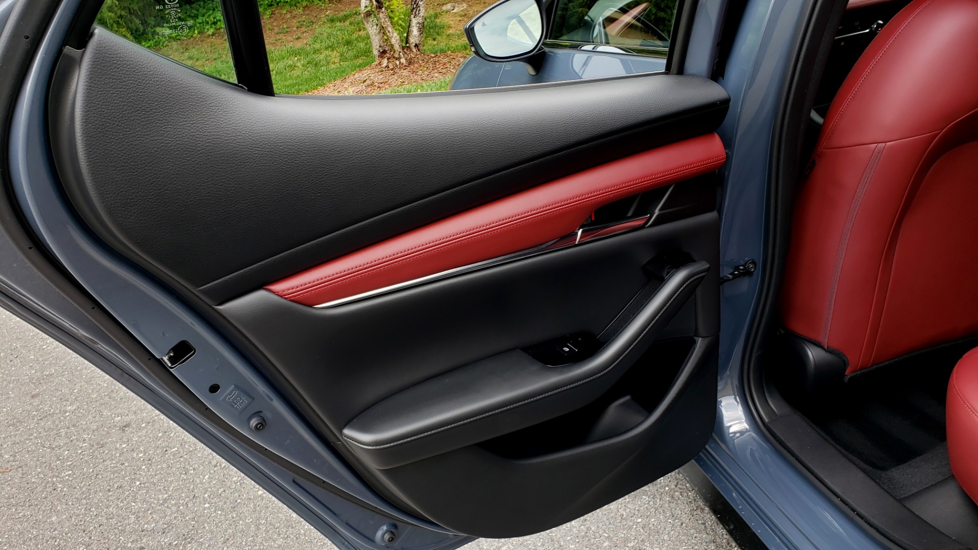 Used 2019 Mazda MAZDA3 HATCHBACK PREMIUM PKG / AUTO / 18IN BLACK ALLOY WHEELS / BOSE / LEATHER for sale Sold at Formula Imports in Charlotte NC 28227 53