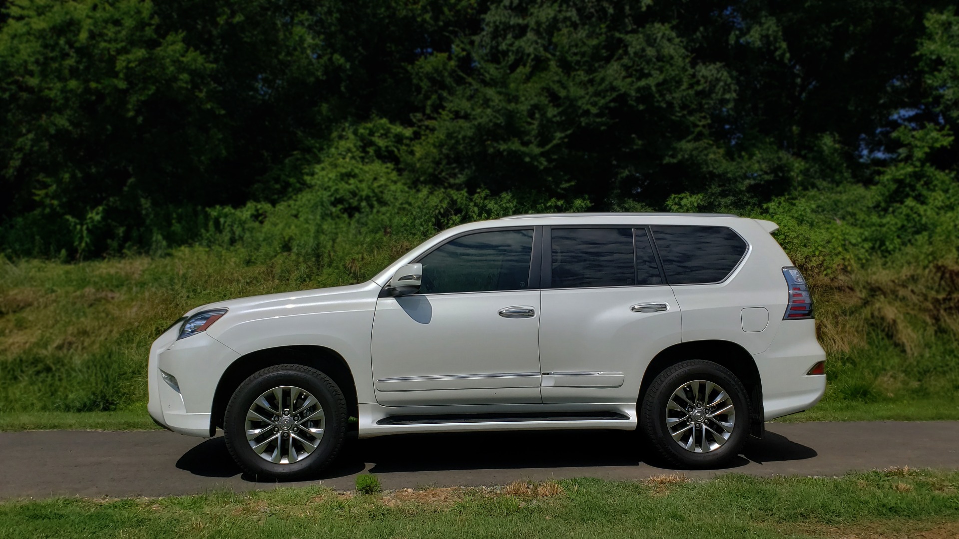 Used 2019 Lexus GX 460 LUXURY 4WD / DRVR SPRT PKG / MARK LEV SND / DYN CRUISE for sale Sold at Formula Imports in Charlotte NC 28227 2