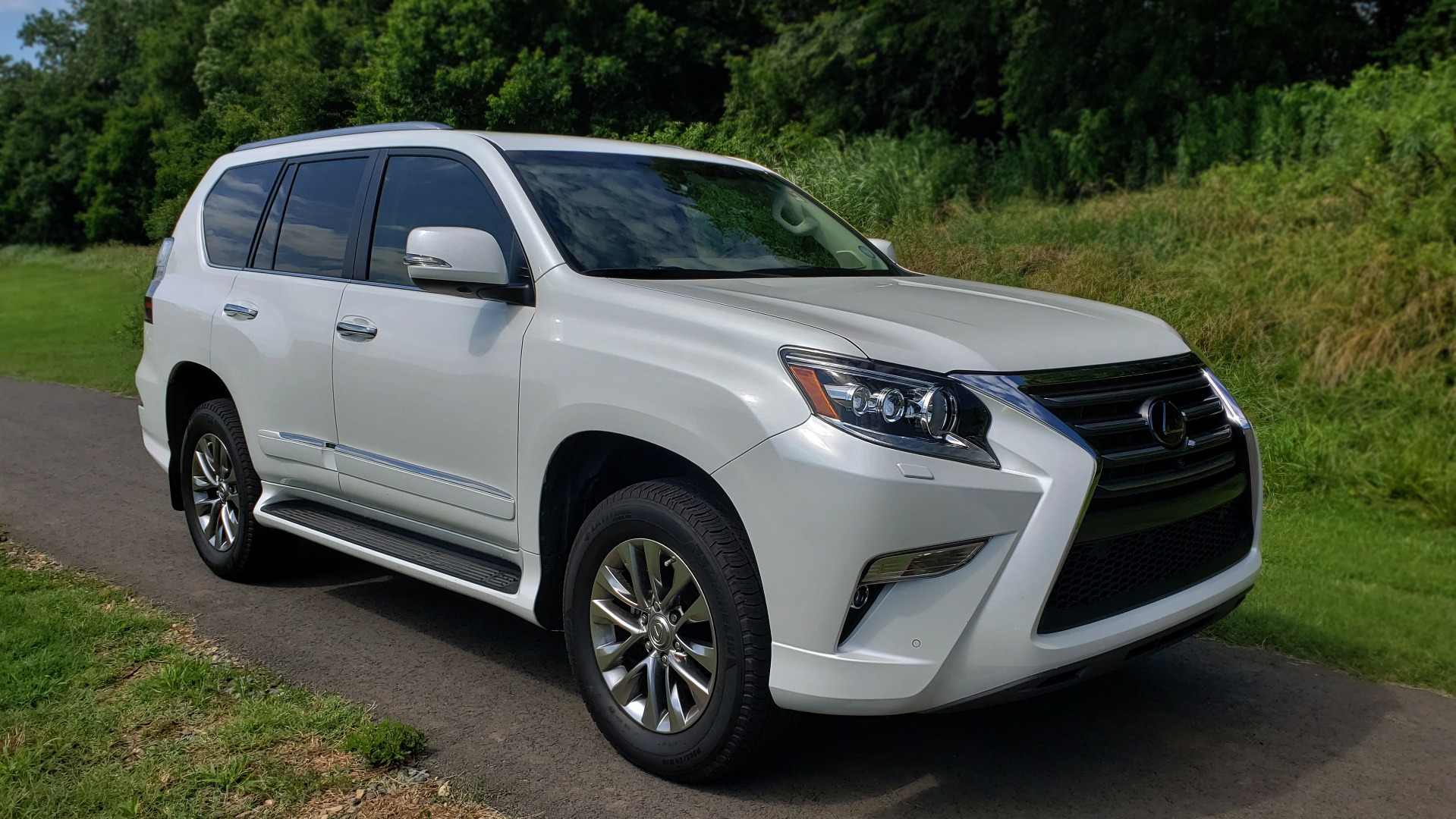 Used 2019 Lexus GX 460 LUXURY 4WD / DRVR SPRT PKG / MARK LEV SND / DYN CRUISE for sale Sold at Formula Imports in Charlotte NC 28227 4