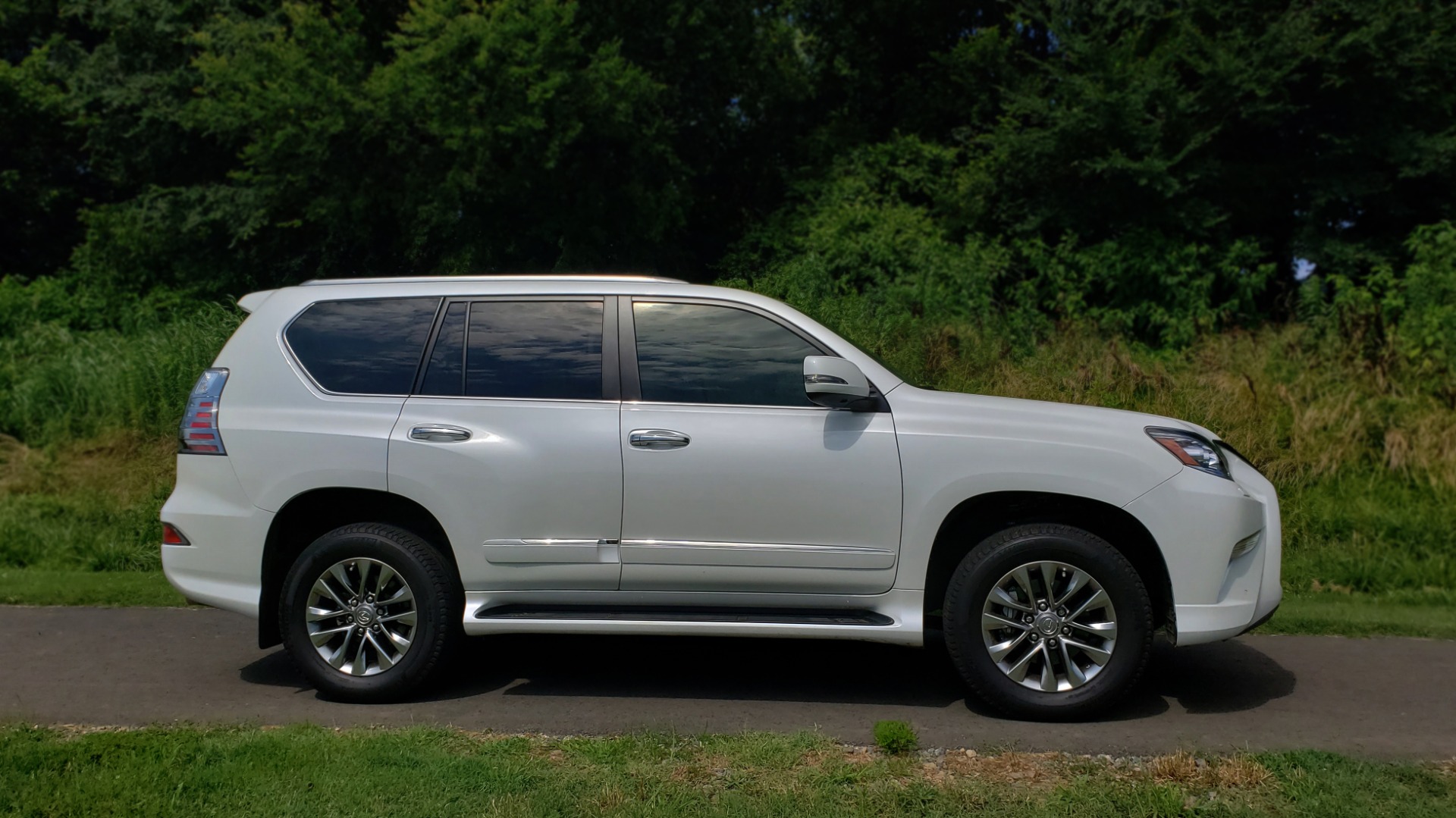 Used 2019 Lexus GX 460 LUXURY 4WD / DRVR SPRT PKG / MARK LEV SND / DYN CRUISE for sale Sold at Formula Imports in Charlotte NC 28227 5