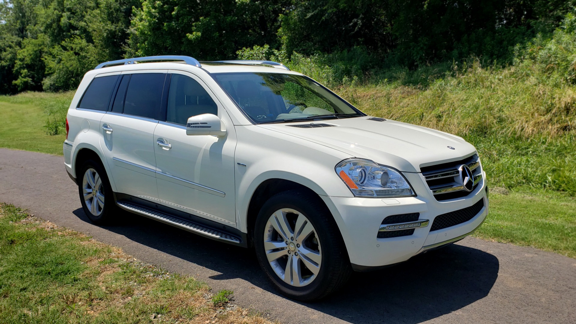Used 2012 Mercedes-Benz GL-CLASS GL 350 BLUETEC / NAV / DUAL-ROOF / HTD STS / 3-ROW / REARVIEW for sale Sold at Formula Imports in Charlotte NC 28227 4