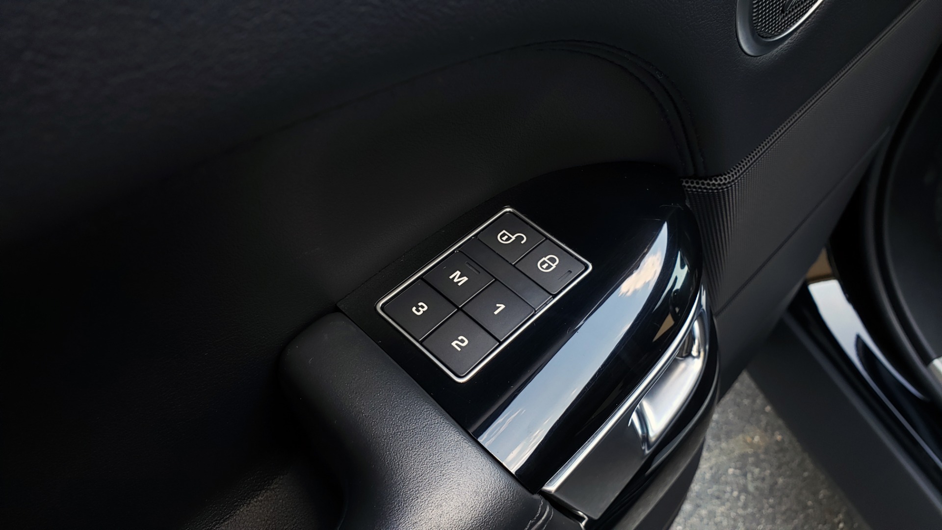 Used 2017 Land Rover RANGE ROVER SC V8 / NAV / PANO-ROOF / DRIVE PRO / MERIDIAN / REARVIEW for sale Sold at Formula Imports in Charlotte NC 28227 34