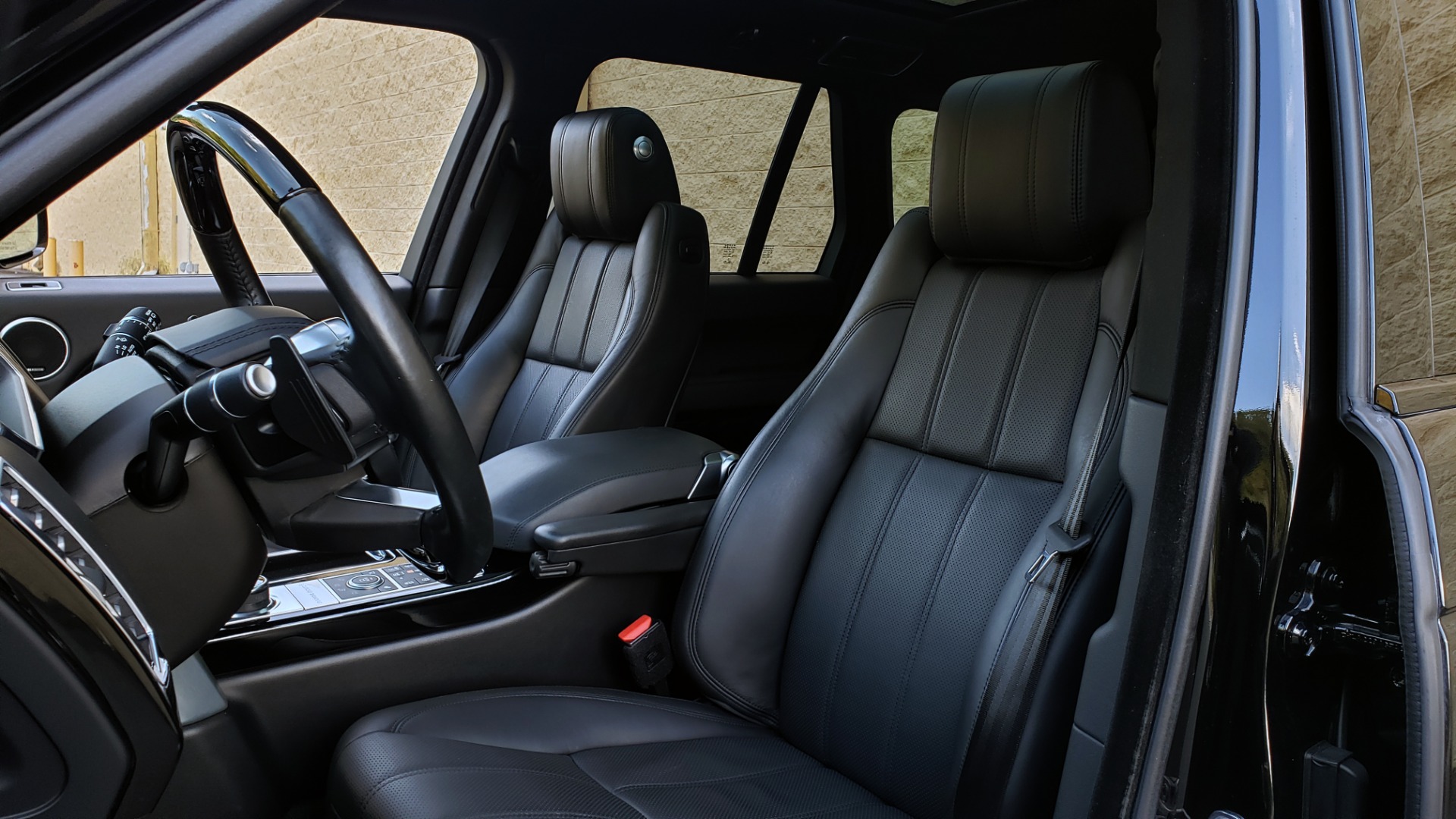 Used 2017 Land Rover RANGE ROVER SC V8 / NAV / PANO-ROOF / DRIVE PRO / MERIDIAN / REARVIEW for sale Sold at Formula Imports in Charlotte NC 28227 40