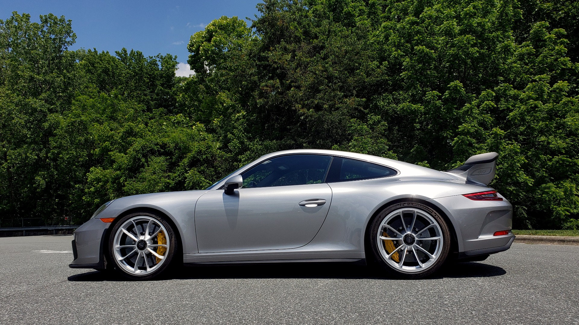 Used 2018 Porsche 911 GT3 4.0L 500HP / 6-SPD MNL / NAV / REARVIEW / PCCB for sale Sold at Formula Imports in Charlotte NC 28227 10
