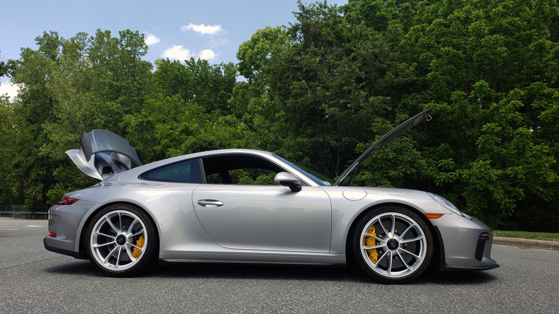 Used 2018 Porsche 911 GT3 4.0L 500HP / 6-SPD MNL / NAV / REARVIEW / PCCB for sale Sold at Formula Imports in Charlotte NC 28227 14
