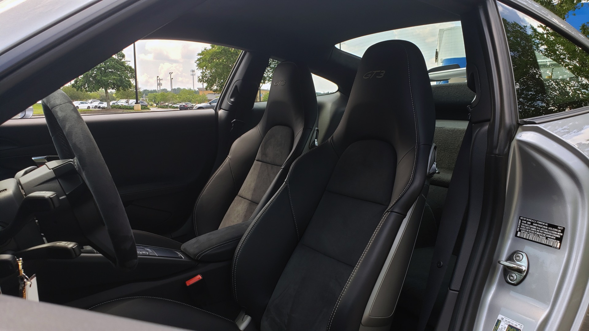 Used 2018 Porsche 911 GT3 4.0L 500HP / 6-SPD MNL / NAV / REARVIEW / PCCB for sale Sold at Formula Imports in Charlotte NC 28227 37