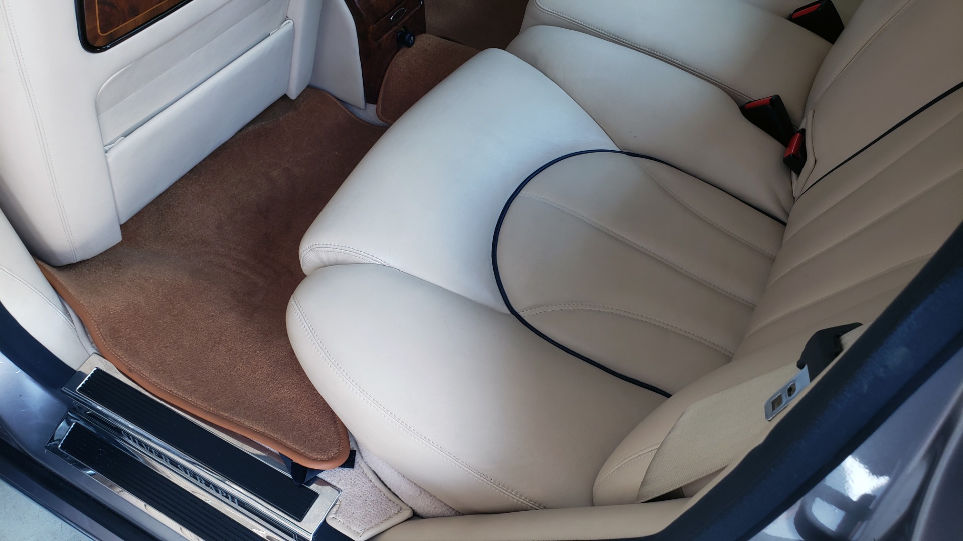 Used 1999 Rolls-Royce SILVER SERAPH 5.4L V12 / AUTO TRANS / LOW MILES / VERY CLEAN! for sale Sold at Formula Imports in Charlotte NC 28227 40