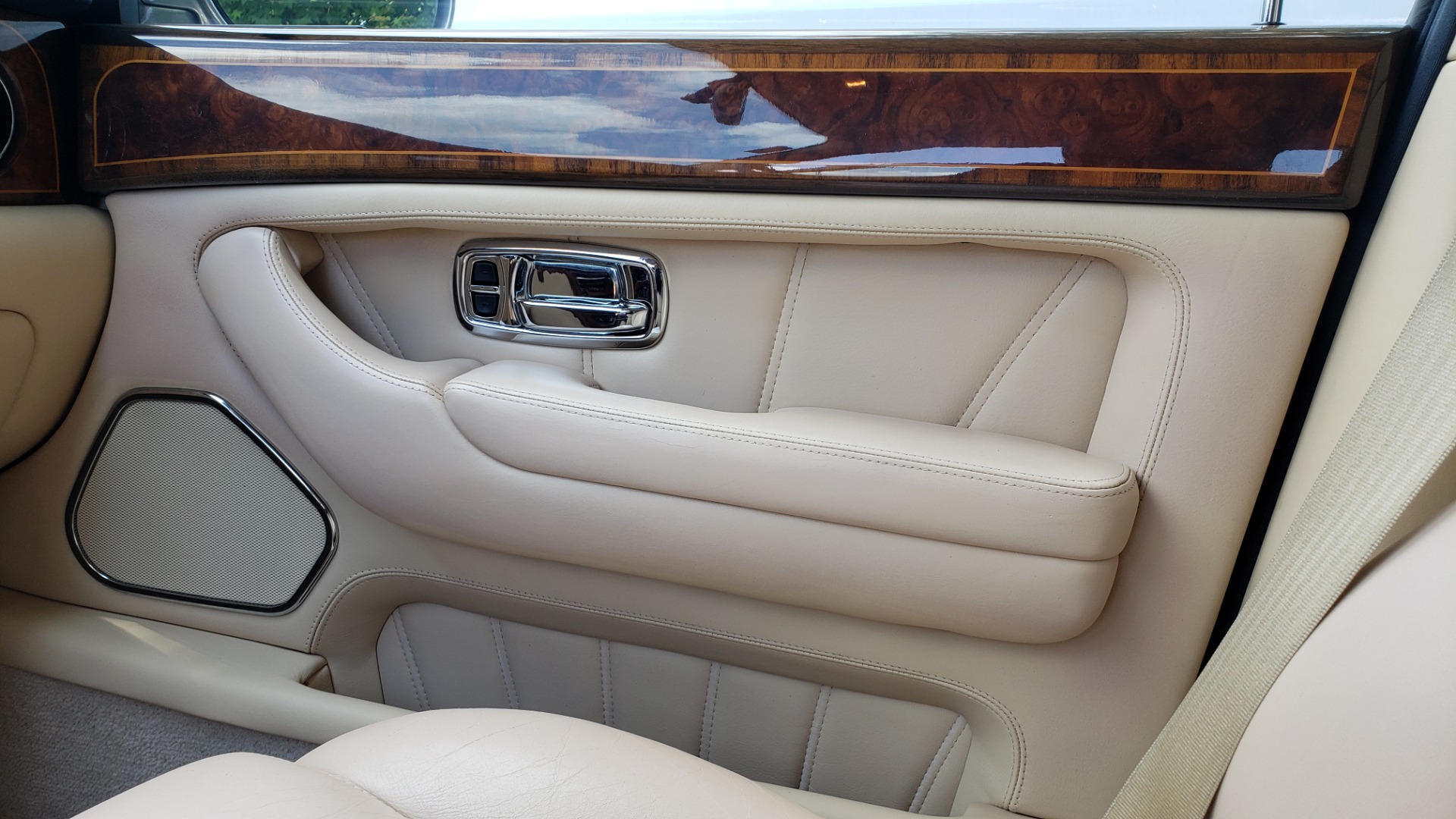 Used 1999 Rolls-Royce SILVER SERAPH 5.4L V12 / AUTO TRANS / LOW MILES / VERY CLEAN! for sale Sold at Formula Imports in Charlotte NC 28227 64
