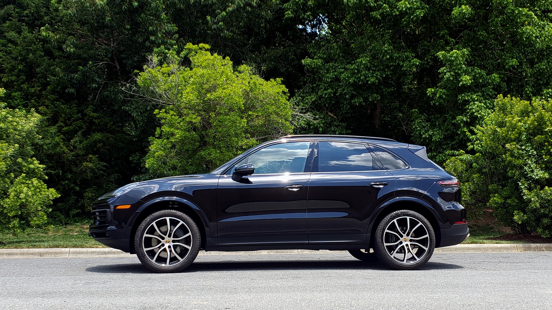 Used 2019 Porsche CAYENNE S AWD / NAV / SUNROOF / BOSE / REARVIEW / LOW MILES for sale Sold at Formula Imports in Charlotte NC 28227 2