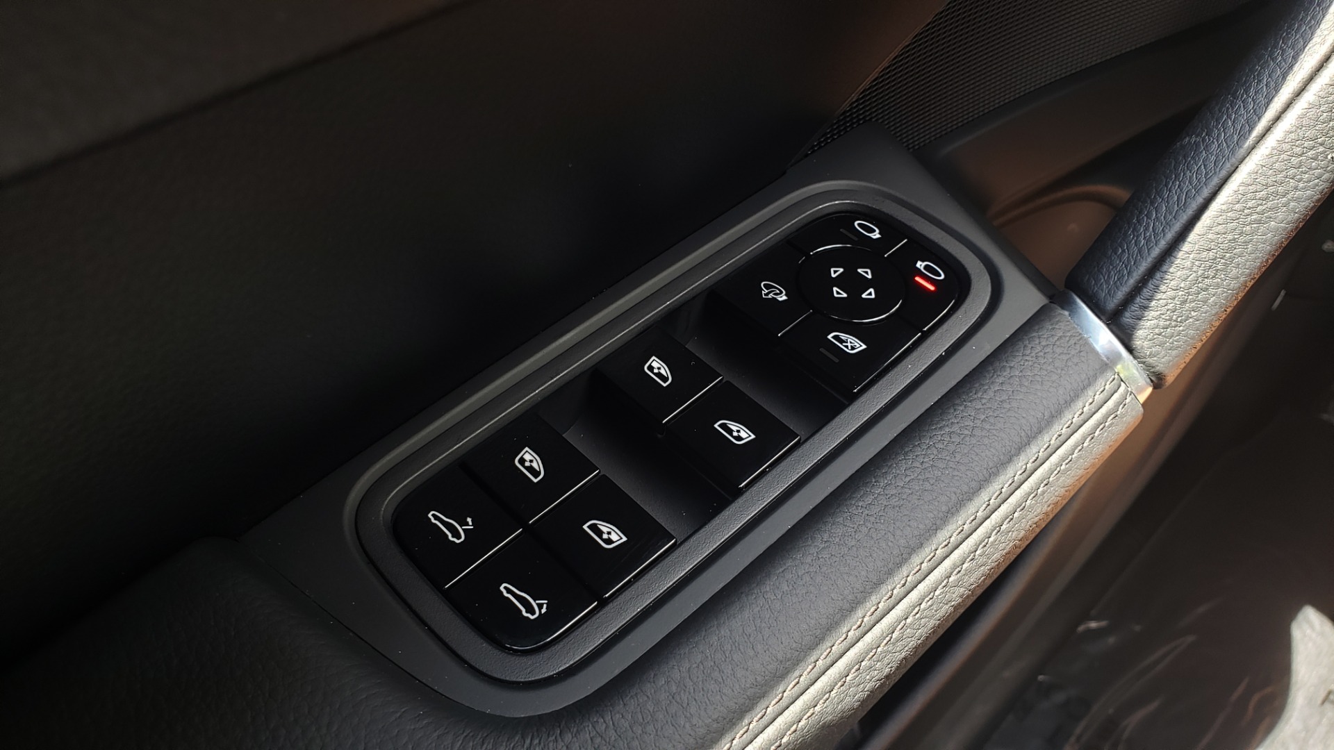 Used 2019 Porsche CAYENNE S AWD / NAV / SUNROOF / BOSE / REARVIEW / LOW MILES for sale Sold at Formula Imports in Charlotte NC 28227 46