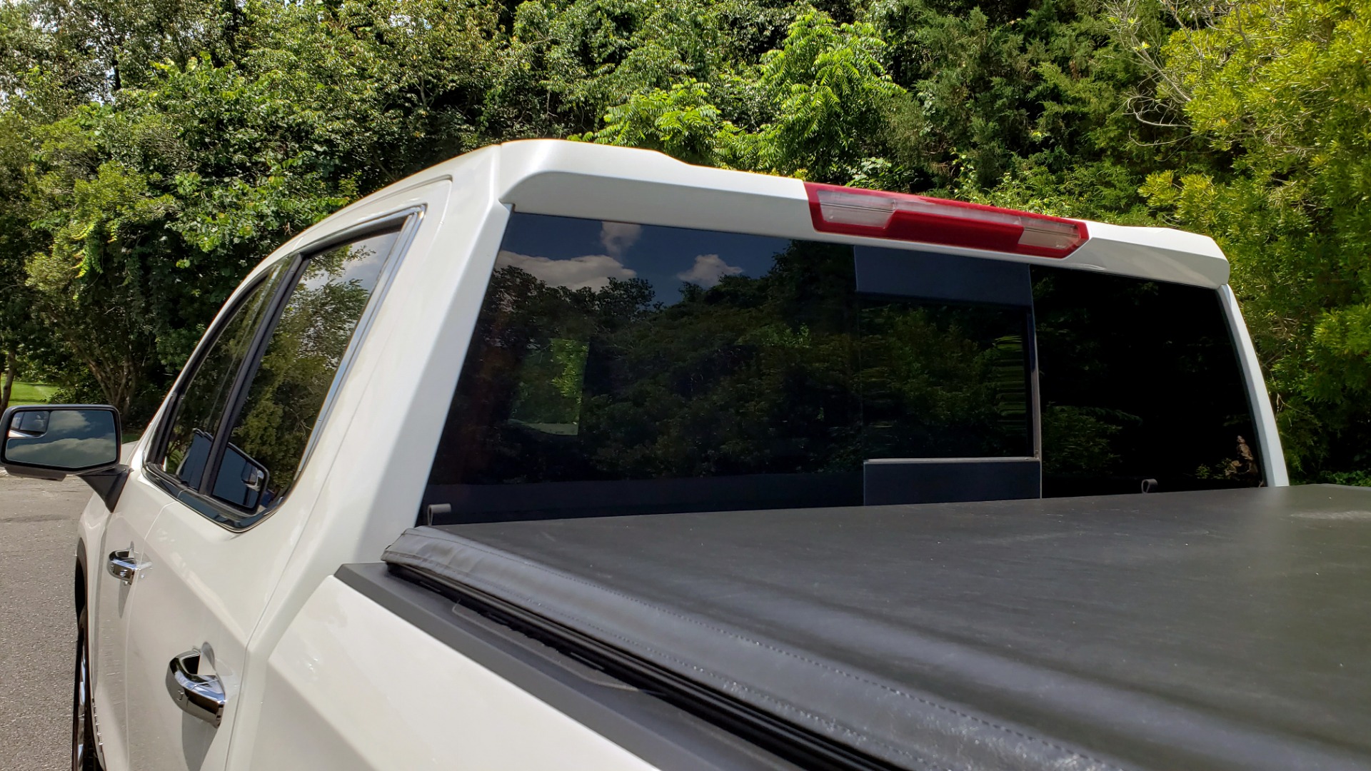 Used 2019 GMC SIERRA 1500 SLT 4WD CREWCAB / PREMIUM / 6.2L V8 / NAV / SUNROOF / VENT SEATS for sale Sold at Formula Imports in Charlotte NC 28227 10