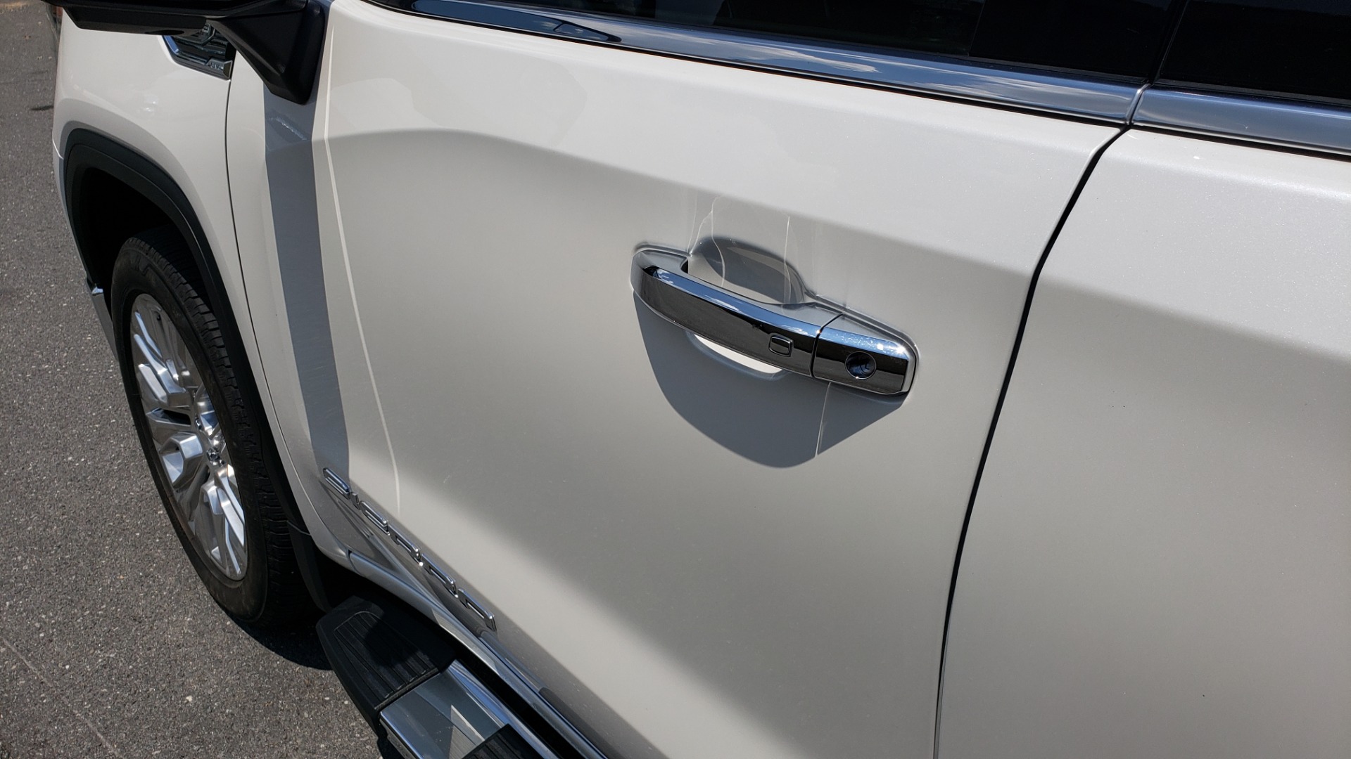 Used 2019 GMC SIERRA 1500 SLT 4WD CREWCAB / PREMIUM / 6.2L V8 / NAV / SUNROOF / VENT SEATS for sale Sold at Formula Imports in Charlotte NC 28227 11