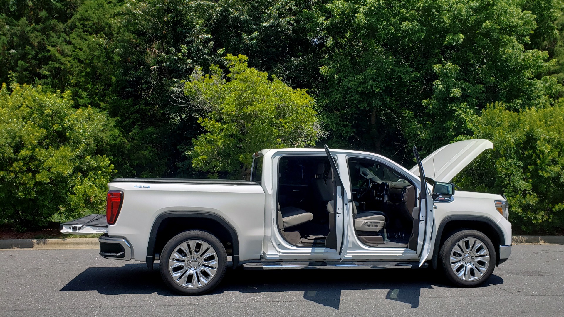 Used 2019 GMC SIERRA 1500 SLT 4WD CREWCAB / PREMIUM / 6.2L V8 / NAV / SUNROOF / VENT SEATS for sale Sold at Formula Imports in Charlotte NC 28227 14