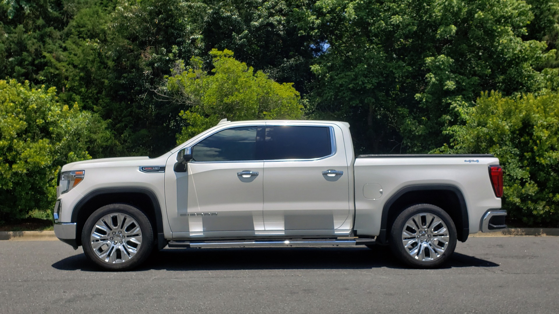 Used 2019 GMC SIERRA 1500 SLT 4WD CREWCAB / PREMIUM / 6.2L V8 / NAV / SUNROOF / VENT SEATS for sale Sold at Formula Imports in Charlotte NC 28227 2