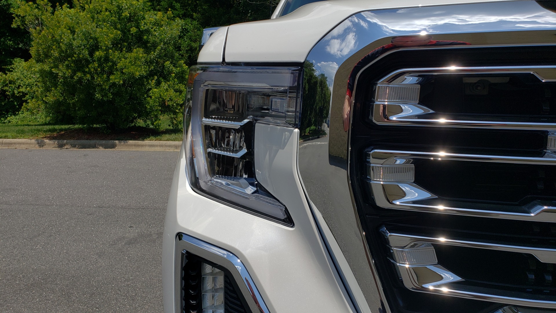 Used 2019 GMC SIERRA 1500 SLT 4WD CREWCAB / PREMIUM / 6.2L V8 / NAV / SUNROOF / VENT SEATS for sale Sold at Formula Imports in Charlotte NC 28227 25