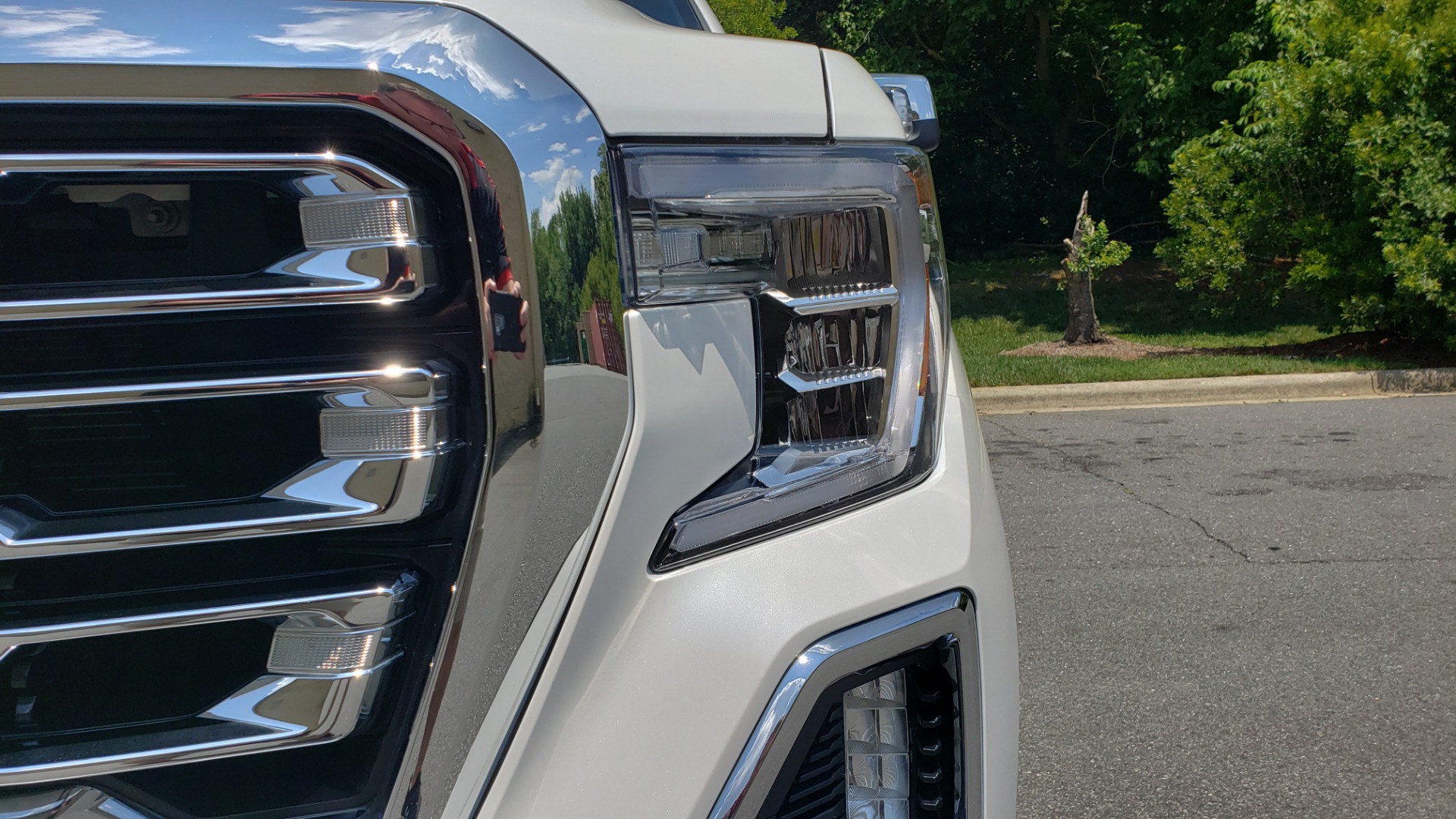 Used 2019 GMC SIERRA 1500 SLT 4WD CREWCAB / PREMIUM / 6.2L V8 / NAV / SUNROOF / VENT SEATS for sale Sold at Formula Imports in Charlotte NC 28227 26