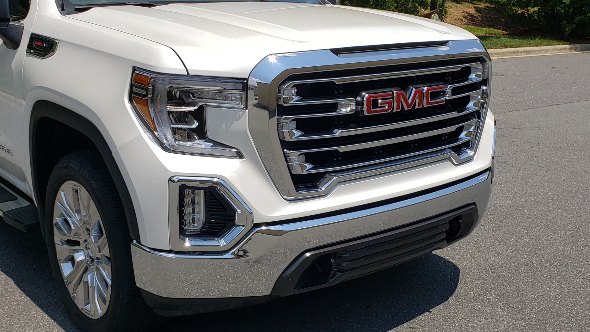 Used 2019 GMC SIERRA 1500 SLT 4WD CREWCAB / PREMIUM / 6.2L V8 / NAV / SUNROOF / VENT SEATS for sale Sold at Formula Imports in Charlotte NC 28227 27