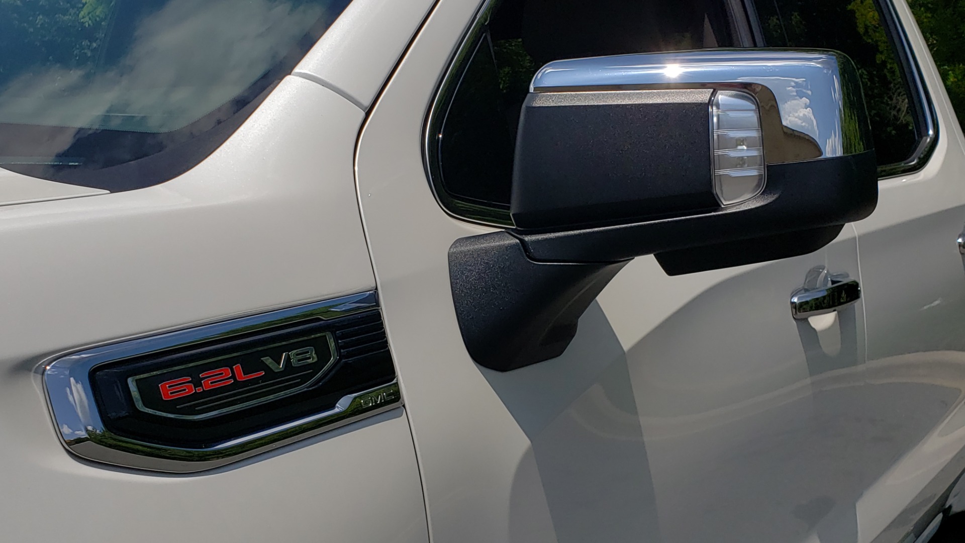 Used 2019 GMC SIERRA 1500 SLT 4WD CREWCAB / PREMIUM / 6.2L V8 / NAV / SUNROOF / VENT SEATS for sale Sold at Formula Imports in Charlotte NC 28227 29
