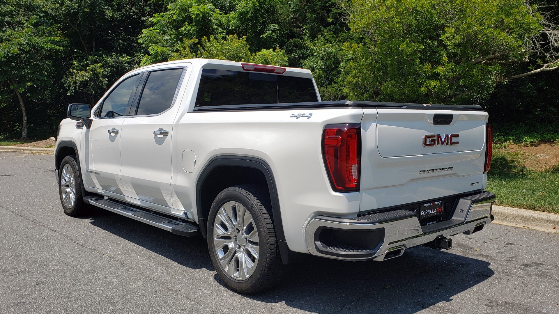 Used 2019 GMC SIERRA 1500 SLT 4WD CREWCAB / PREMIUM / 6.2L V8 / NAV / SUNROOF / VENT SEATS for sale Sold at Formula Imports in Charlotte NC 28227 3