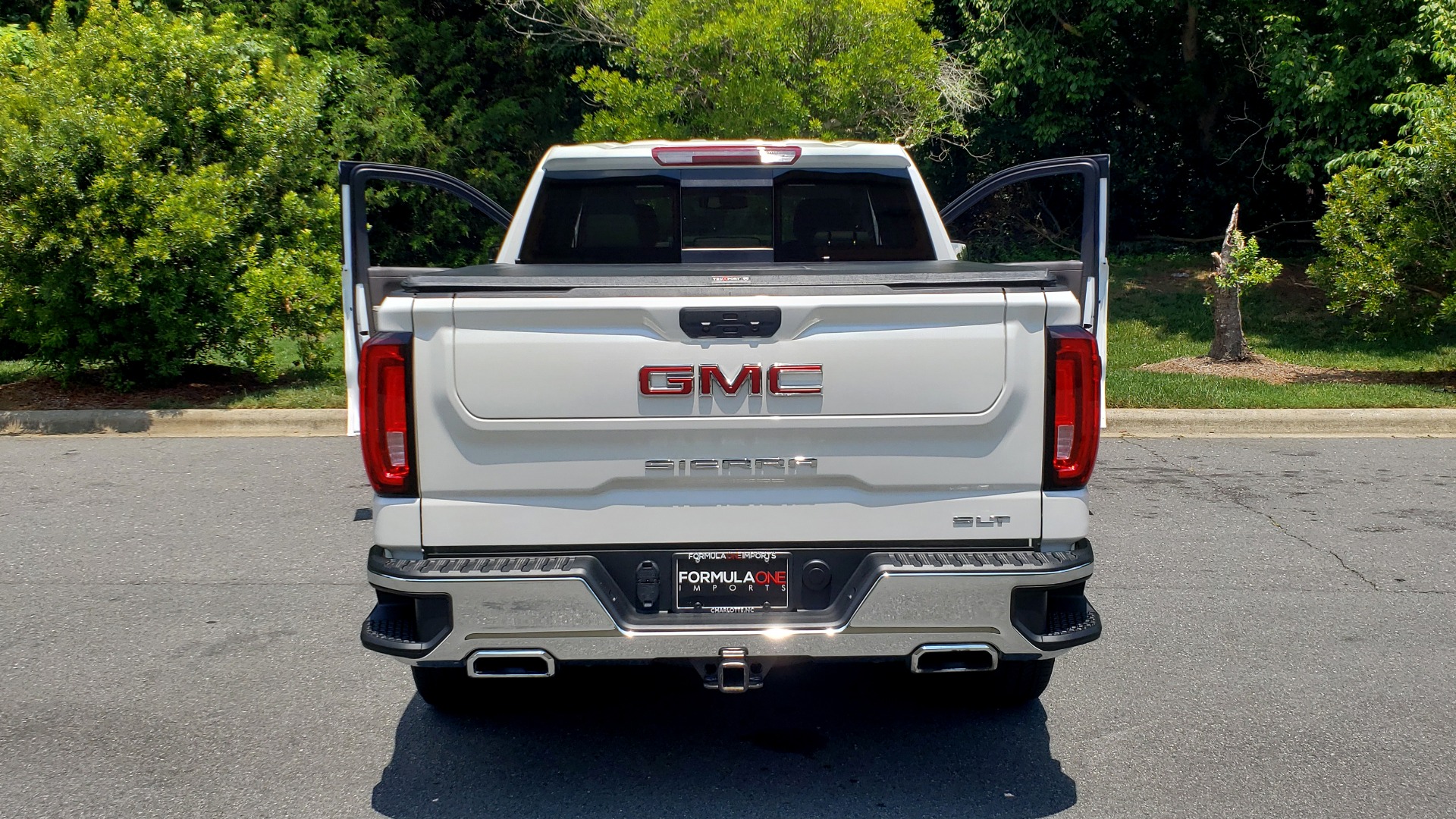 Used 2019 GMC SIERRA 1500 SLT 4WD CREWCAB / PREMIUM / 6.2L V8 / NAV / SUNROOF / VENT SEATS for sale Sold at Formula Imports in Charlotte NC 28227 31
