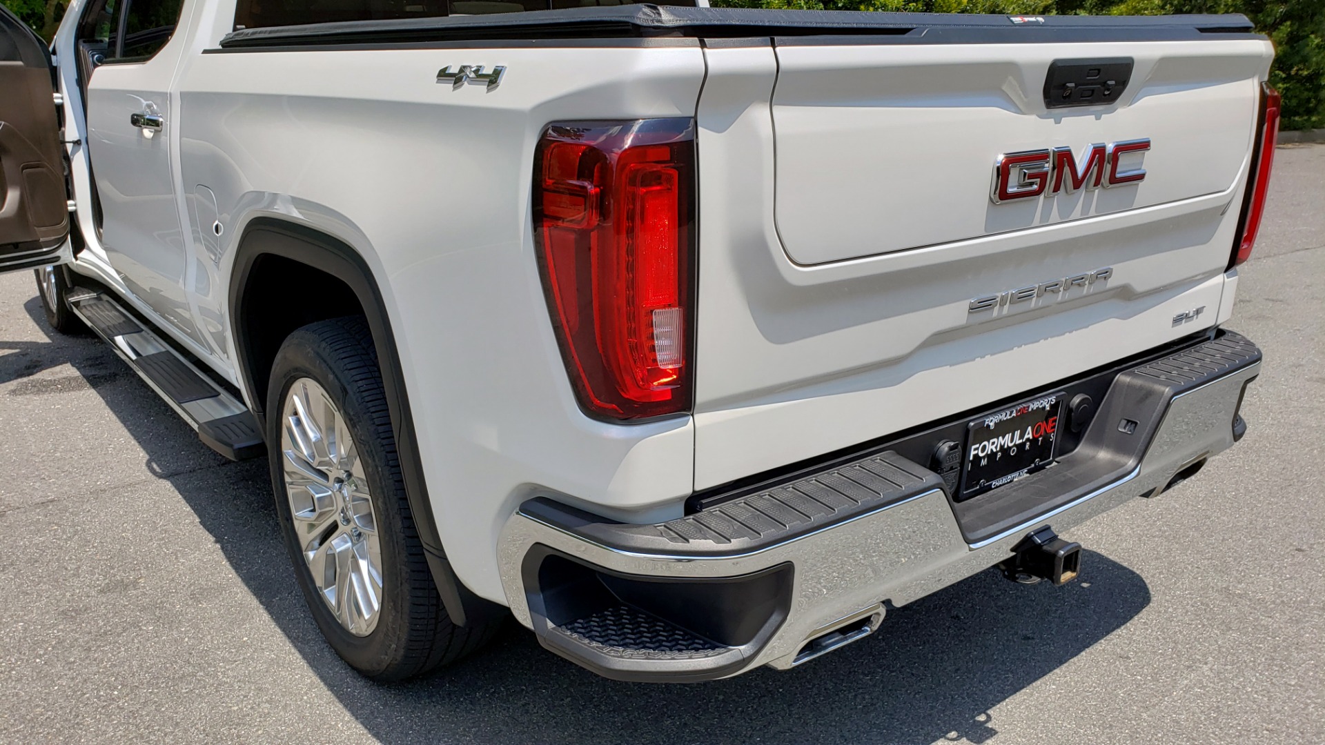 Used 2019 GMC SIERRA 1500 SLT 4WD CREWCAB / PREMIUM / 6.2L V8 / NAV / SUNROOF / VENT SEATS for sale Sold at Formula Imports in Charlotte NC 28227 32