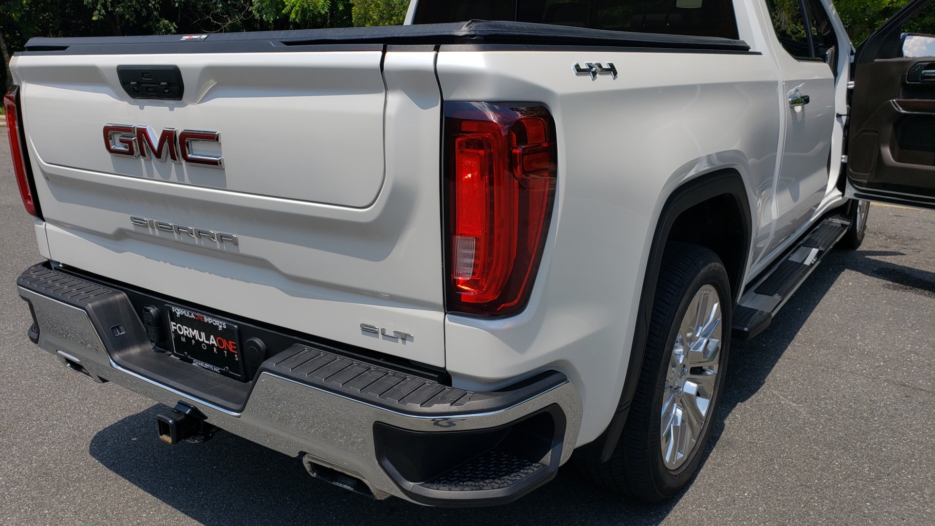 Used 2019 GMC SIERRA 1500 SLT 4WD CREWCAB / PREMIUM / 6.2L V8 / NAV / SUNROOF / VENT SEATS for sale Sold at Formula Imports in Charlotte NC 28227 33