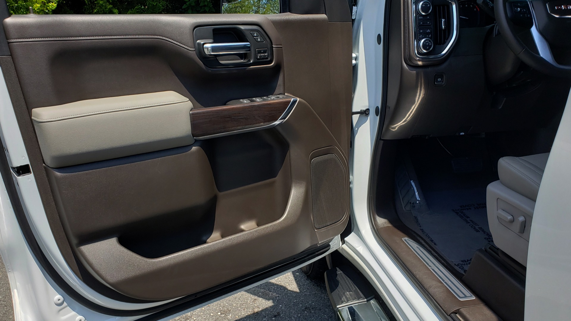 Used 2019 GMC SIERRA 1500 SLT 4WD CREWCAB / PREMIUM / 6.2L V8 / NAV / SUNROOF / VENT SEATS for sale Sold at Formula Imports in Charlotte NC 28227 36
