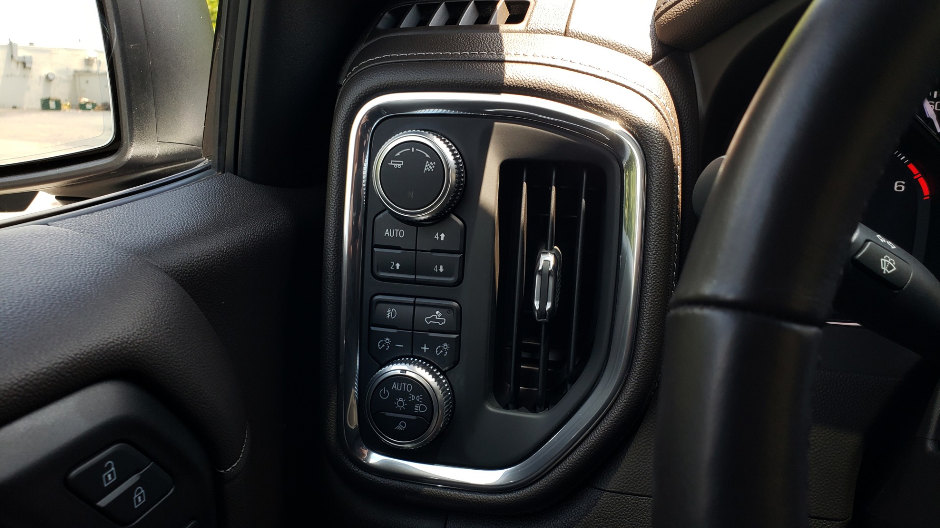 Used 2019 GMC SIERRA 1500 SLT 4WD CREWCAB / PREMIUM / 6.2L V8 / NAV / SUNROOF / VENT SEATS for sale Sold at Formula Imports in Charlotte NC 28227 40