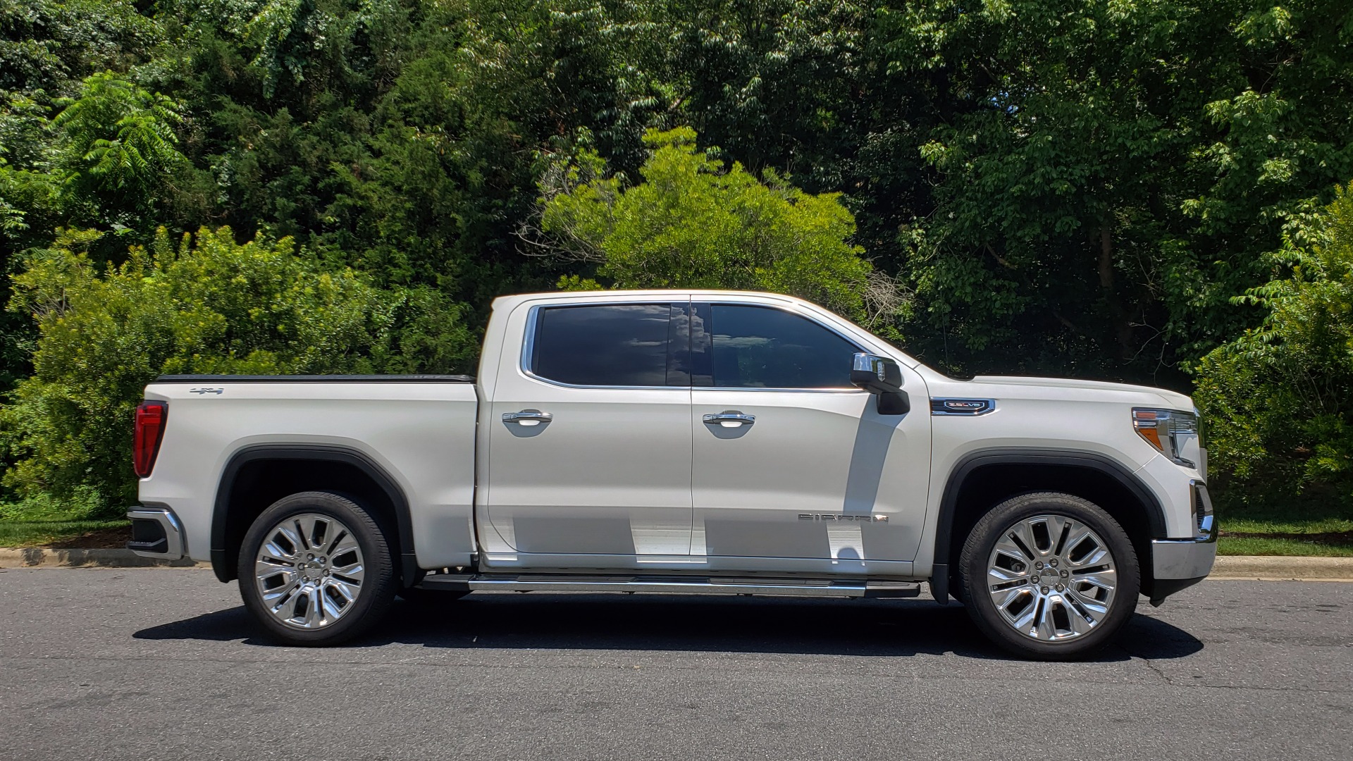 Used 2019 GMC SIERRA 1500 SLT 4WD CREWCAB / PREMIUM / 6.2L V8 / NAV / SUNROOF / VENT SEATS for sale Sold at Formula Imports in Charlotte NC 28227 5