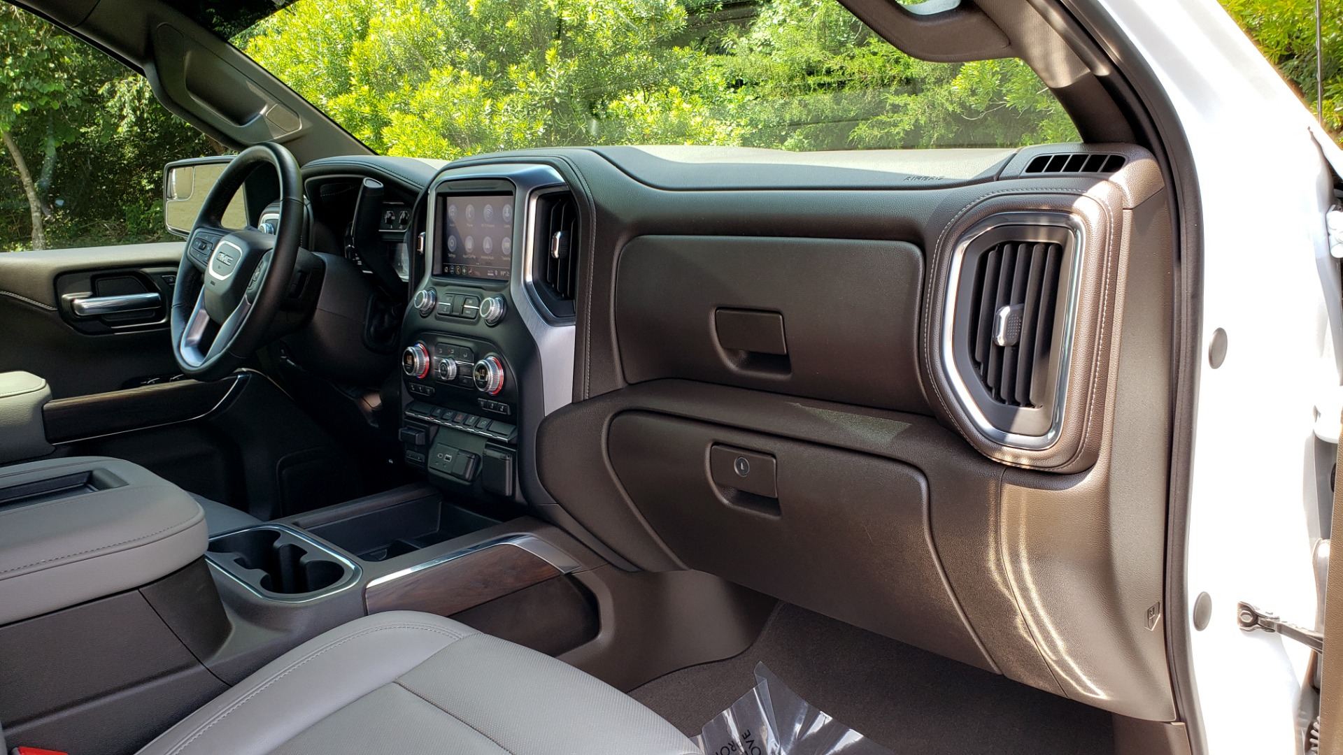 Used 2019 GMC SIERRA 1500 SLT 4WD CREWCAB / PREMIUM / 6.2L V8 / NAV / SUNROOF / VENT SEATS for sale Sold at Formula Imports in Charlotte NC 28227 75