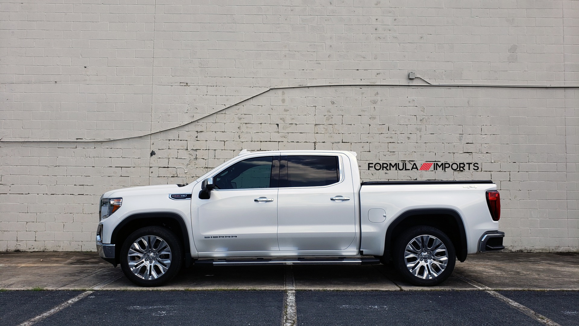Used 2019 GMC SIERRA 1500 SLT 4WD CREWCAB / PREMIUM / 6.2L V8 / NAV / SUNROOF / VENT SEATS for sale Sold at Formula Imports in Charlotte NC 28227 95