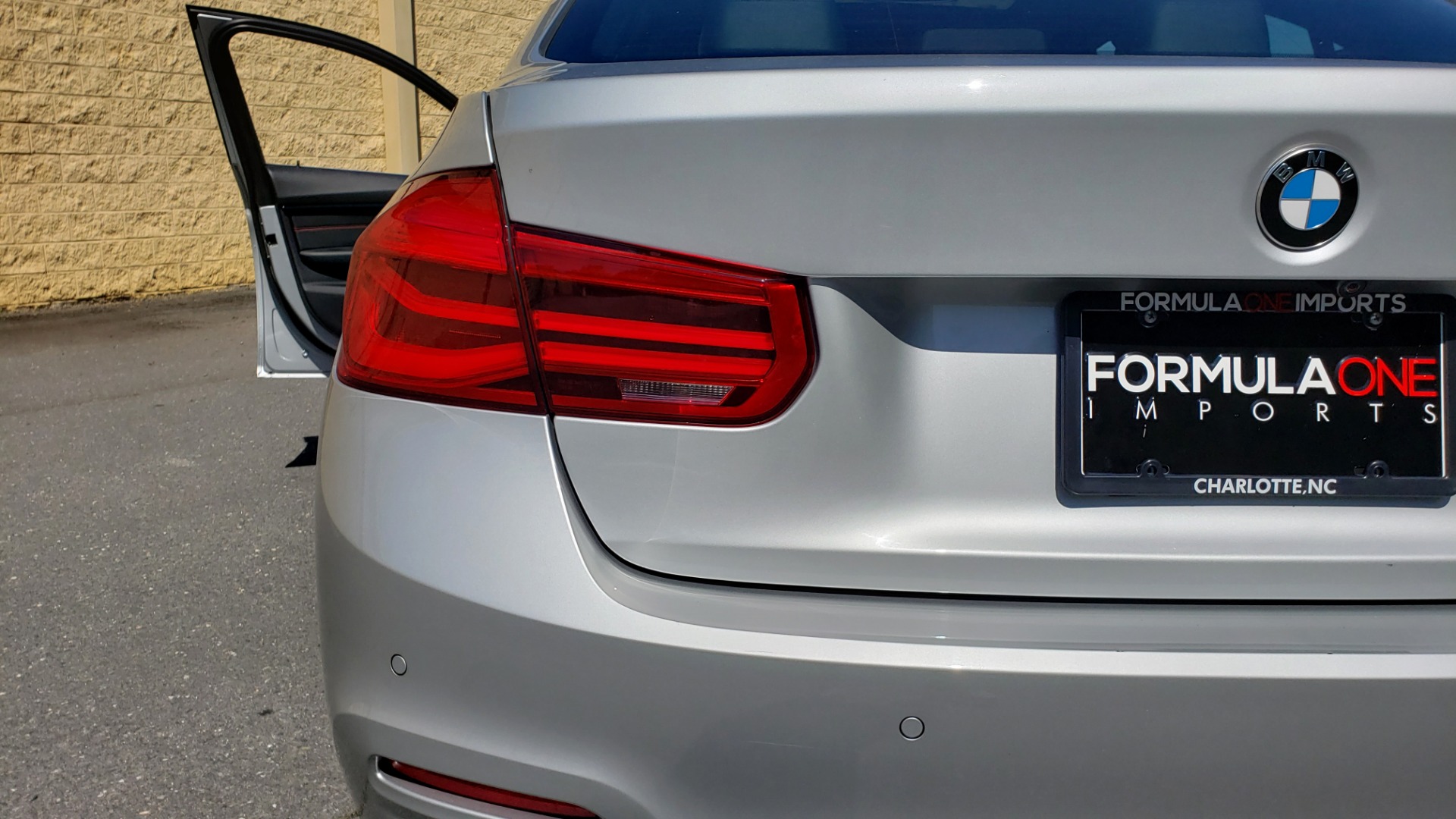 Used 2017 BMW 3 SERIES 330I SPORT SEDAN / DRVR ASST PKG / SUNROOF / REARVIEW for sale Sold at Formula Imports in Charlotte NC 28227 25