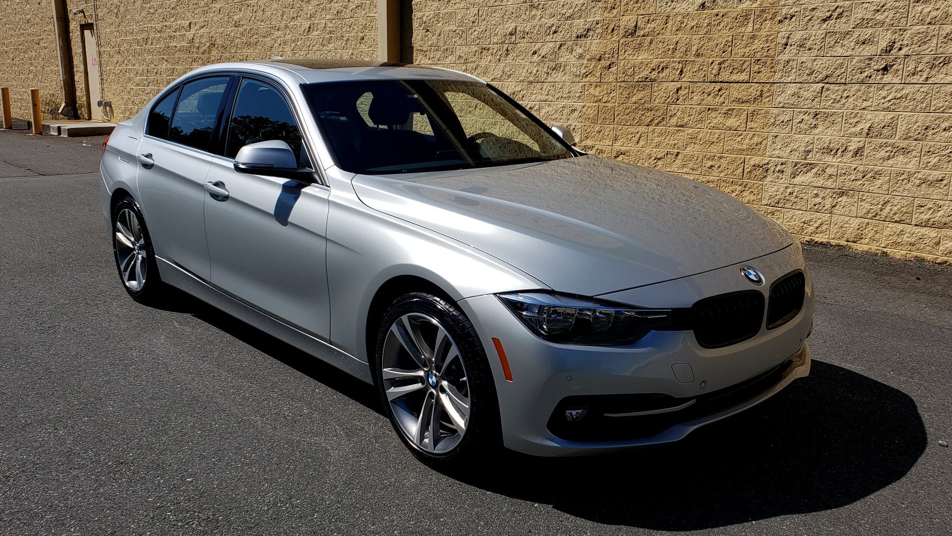 Used 2017 BMW 3 SERIES 330I SPORT SEDAN / DRVR ASST PKG / SUNROOF / REARVIEW for sale Sold at Formula Imports in Charlotte NC 28227 4