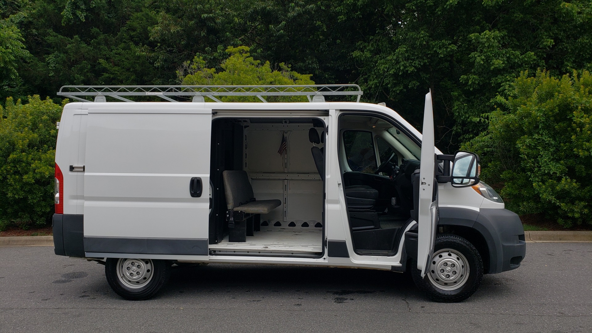 Used 2016 Ram PROMASTER CARGO VAN 136 WB / 3.6L V6 / AUTO / ROOF-RACK / REARVIEW / SEATS 5 for sale Sold at Formula Imports in Charlotte NC 28227 12