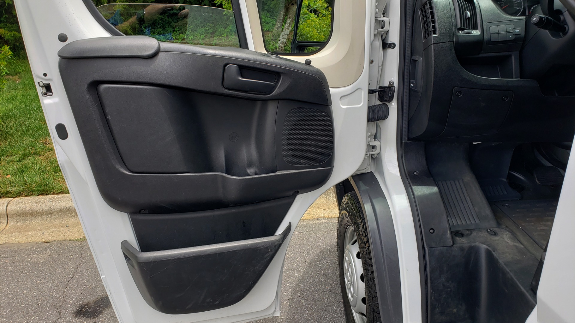 Used 2016 Ram PROMASTER CARGO VAN 136 WB / 3.6L V6 / AUTO / ROOF-RACK / REARVIEW / SEATS 5 for sale Sold at Formula Imports in Charlotte NC 28227 36