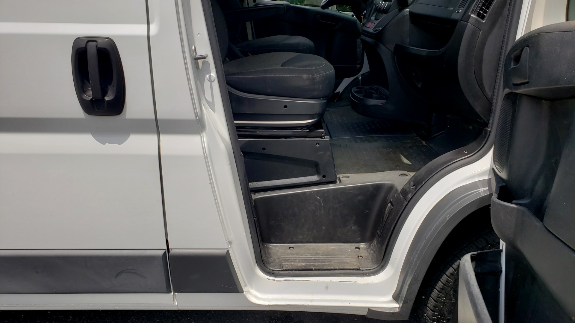 Used 2016 Ram PROMASTER CARGO VAN 136 WB / 3.6L V6 / AUTO / ROOF-RACK / REARVIEW / SEATS 5 for sale Sold at Formula Imports in Charlotte NC 28227 54