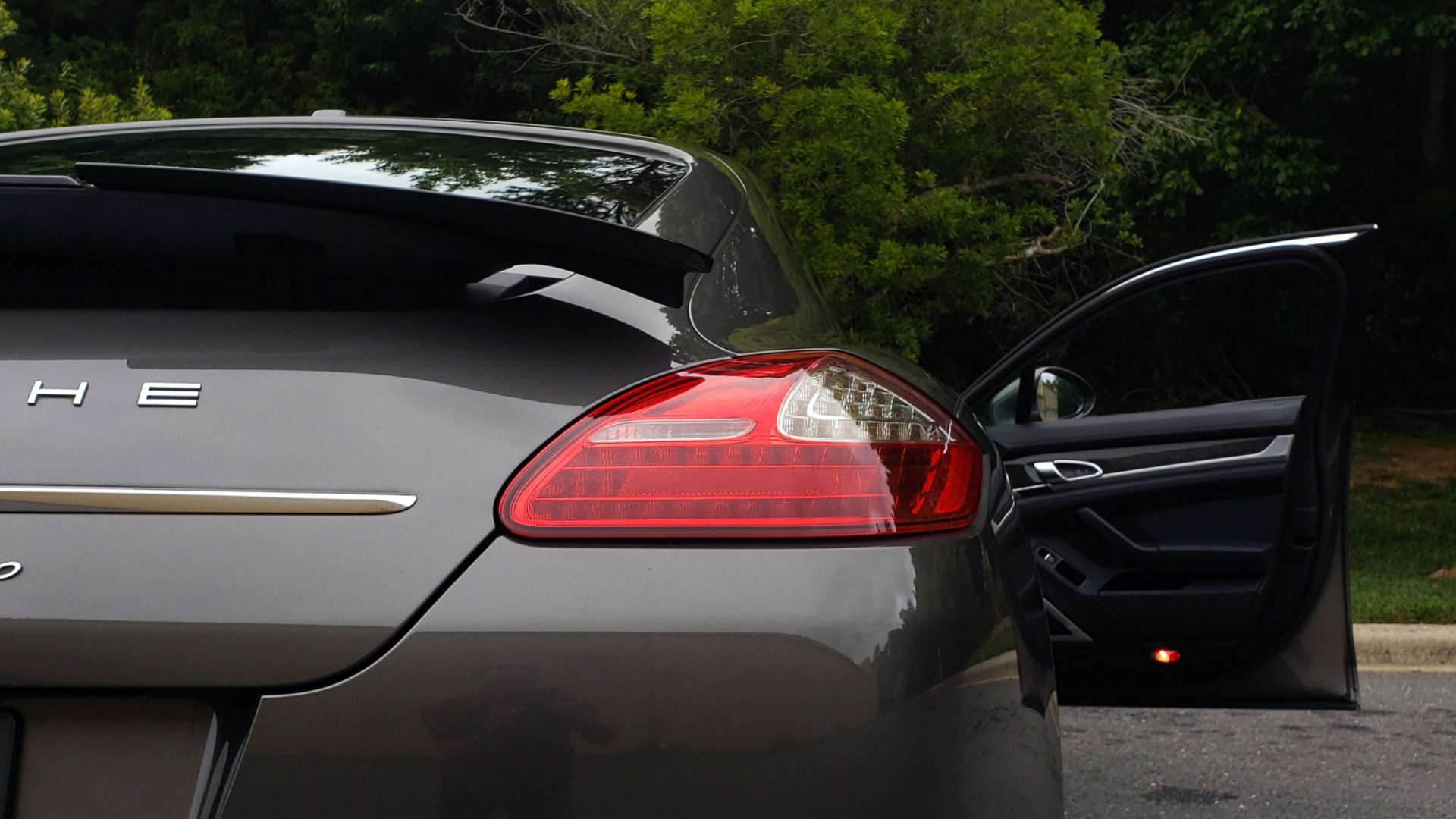 Used 2013 Porsche PANAMERA TURBO 4.8L V8 / AWD / NAV / SUNROOF / LCA / PARK ASST / BURMESTER for sale Sold at Formula Imports in Charlotte NC 28227 27