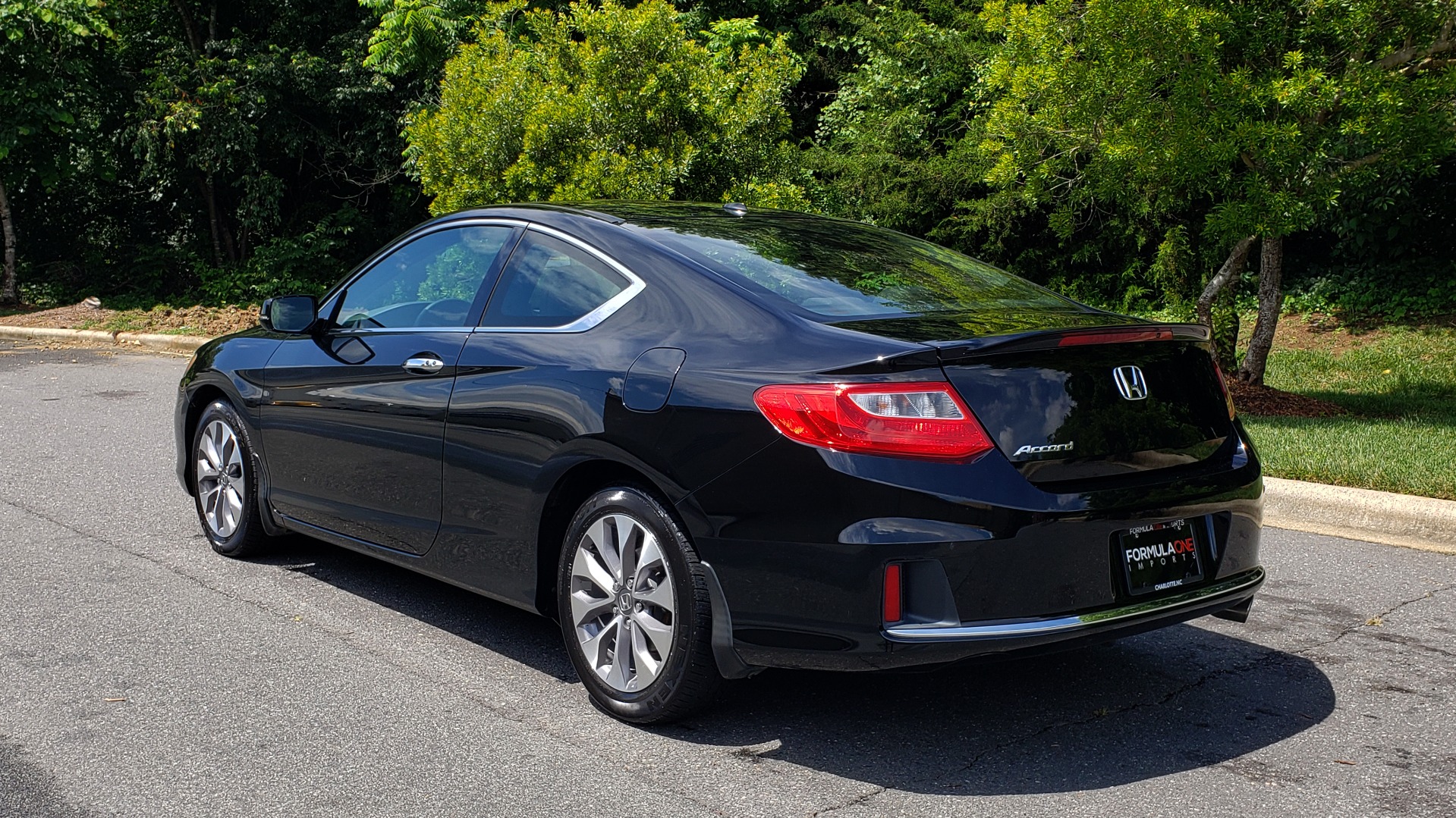 Used 2014 Honda ACCORD COUPE EX-L / 4-CYL / AUTO / SUNROOF / LEATHER / HEATED SEATS for sale Sold at Formula Imports in Charlotte NC 28227 3