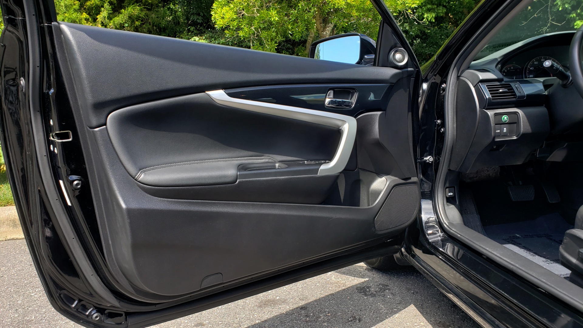 Used 2014 Honda ACCORD COUPE EX-L / 4-CYL / AUTO / SUNROOF / LEATHER / HEATED SEATS for sale Sold at Formula Imports in Charlotte NC 28227 31